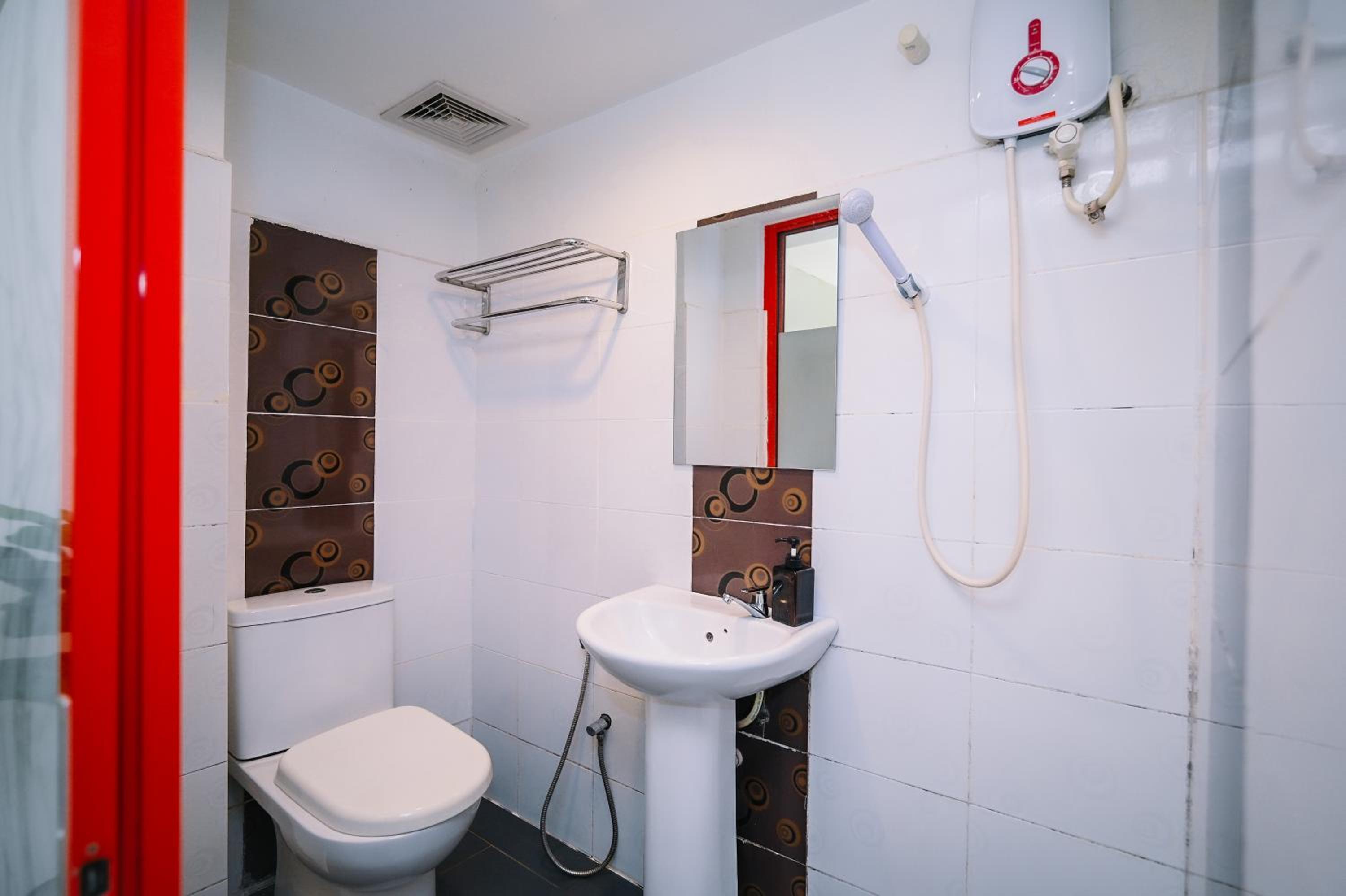 Standard Queen Room - Photo 5