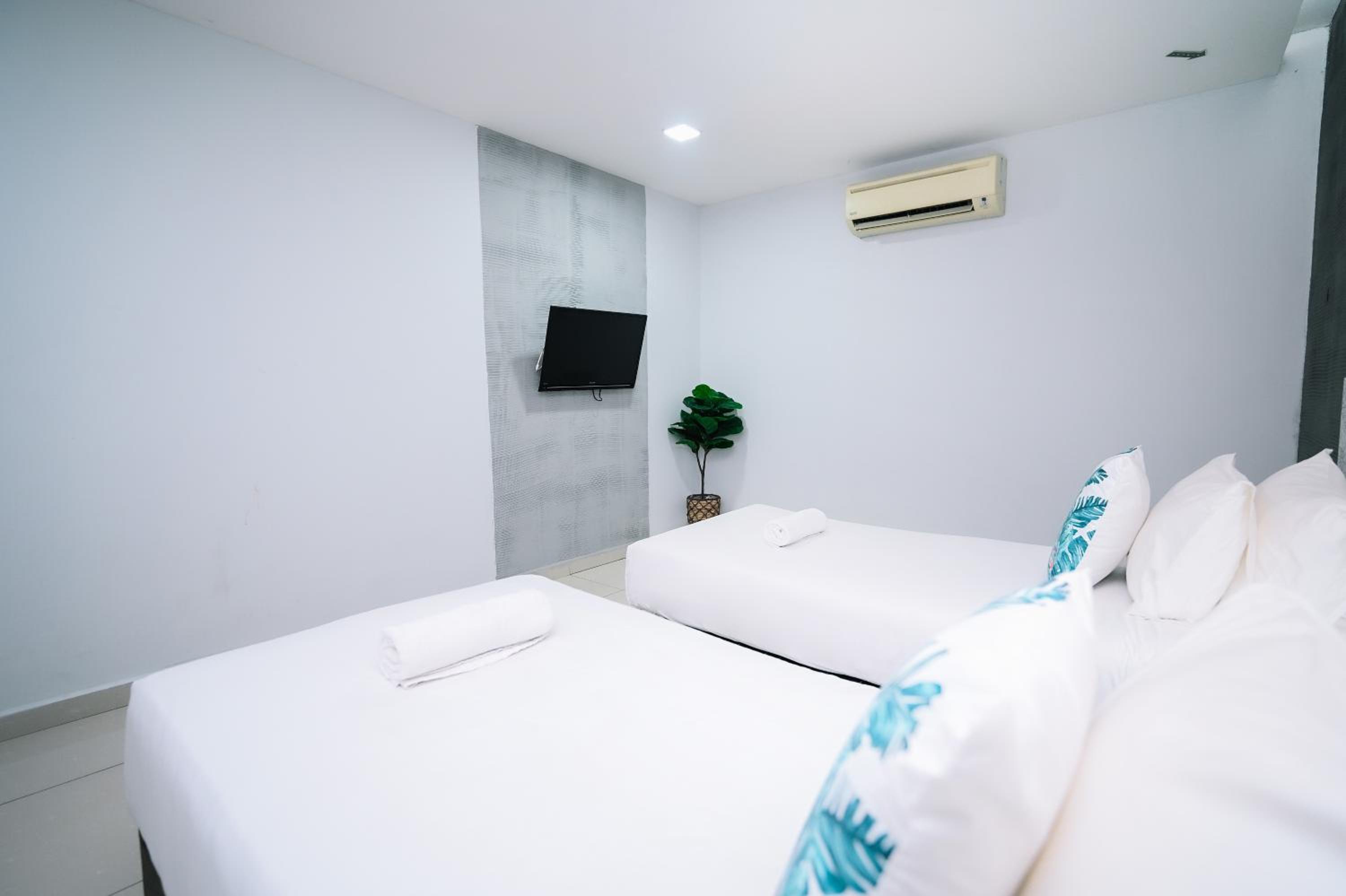 Standard Twin Room - Photo 4