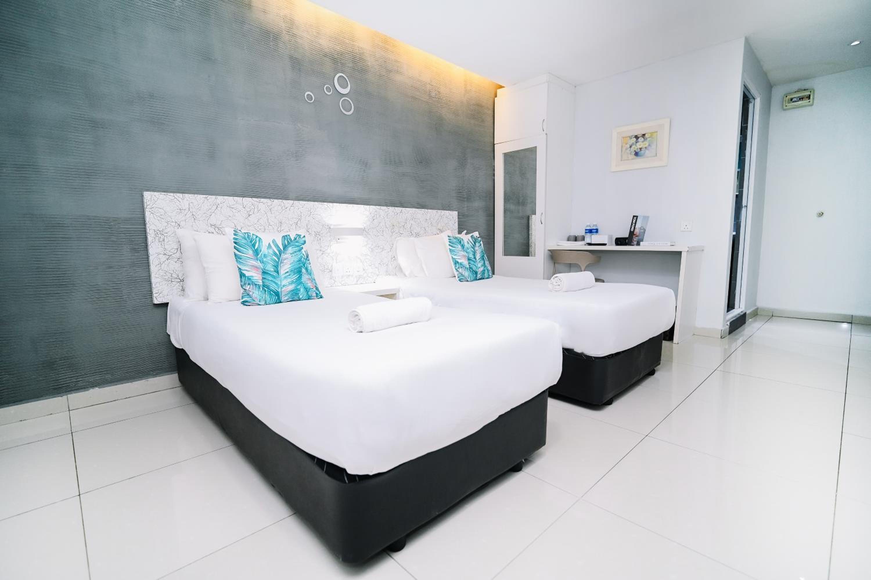 Standard Twin Room - Photo 2