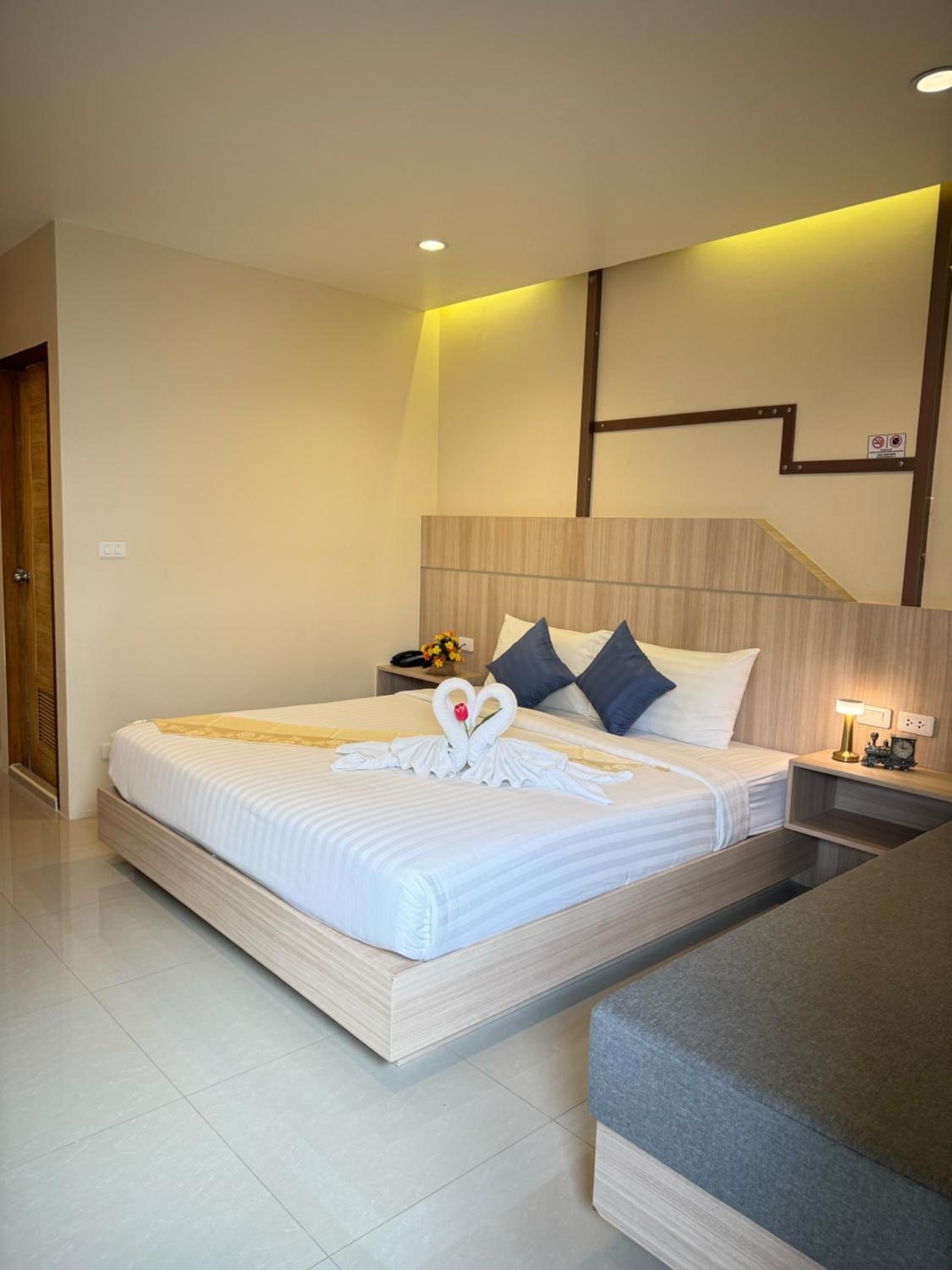 Standard Double Room - Photo 8