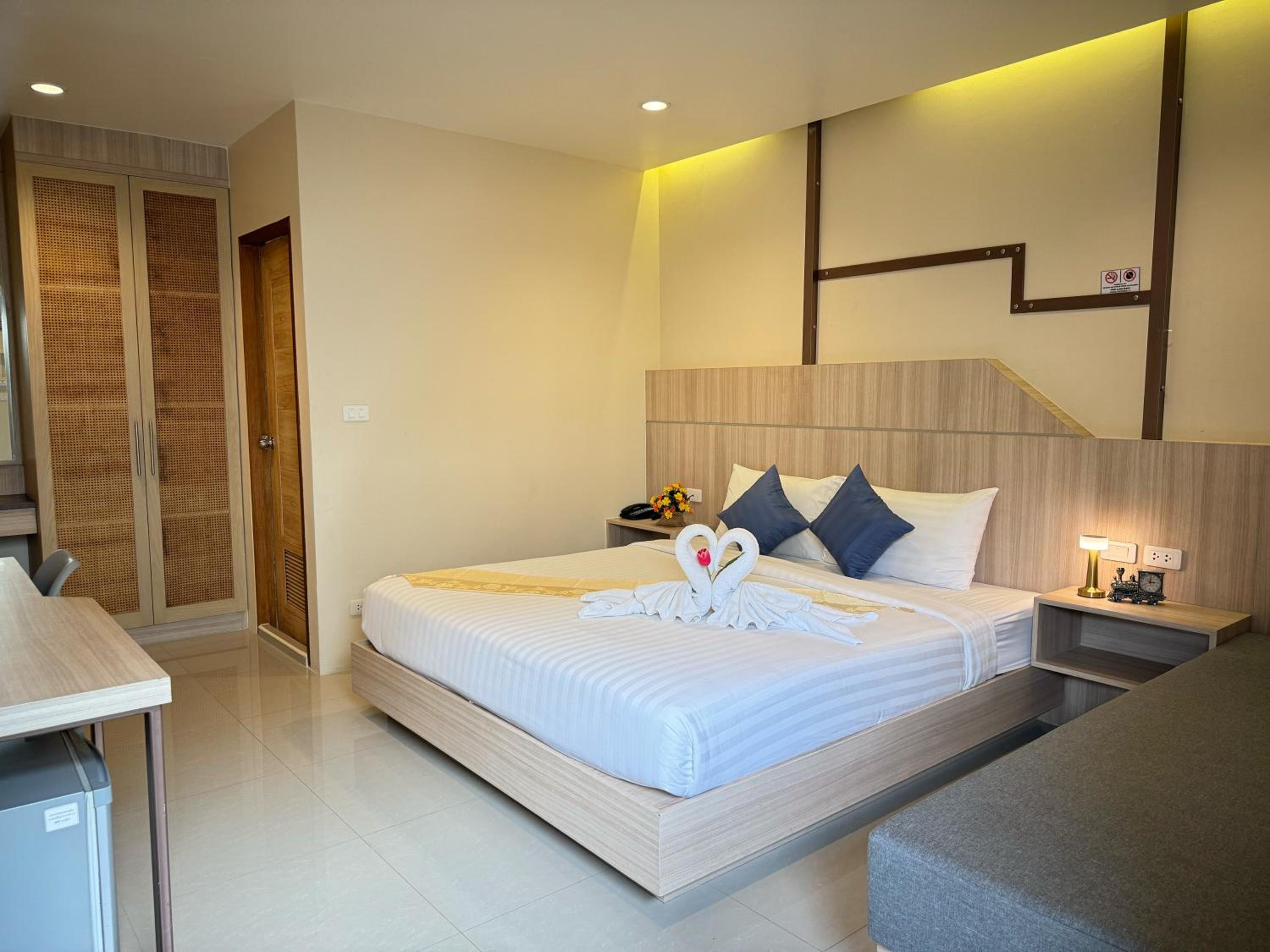 Standard Double Room - Photo 19