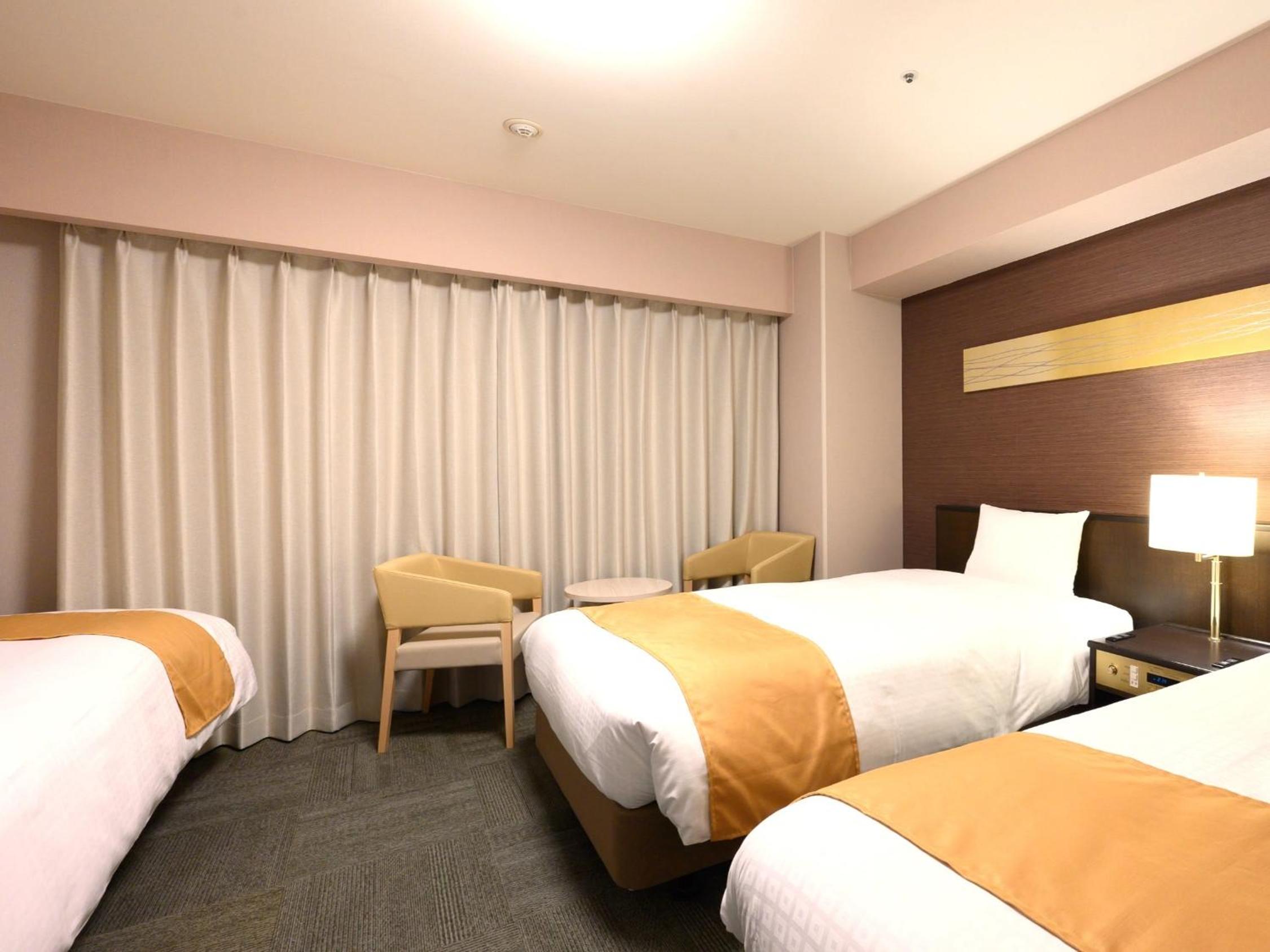 Triple Room -Non-Smoking - Photo 3