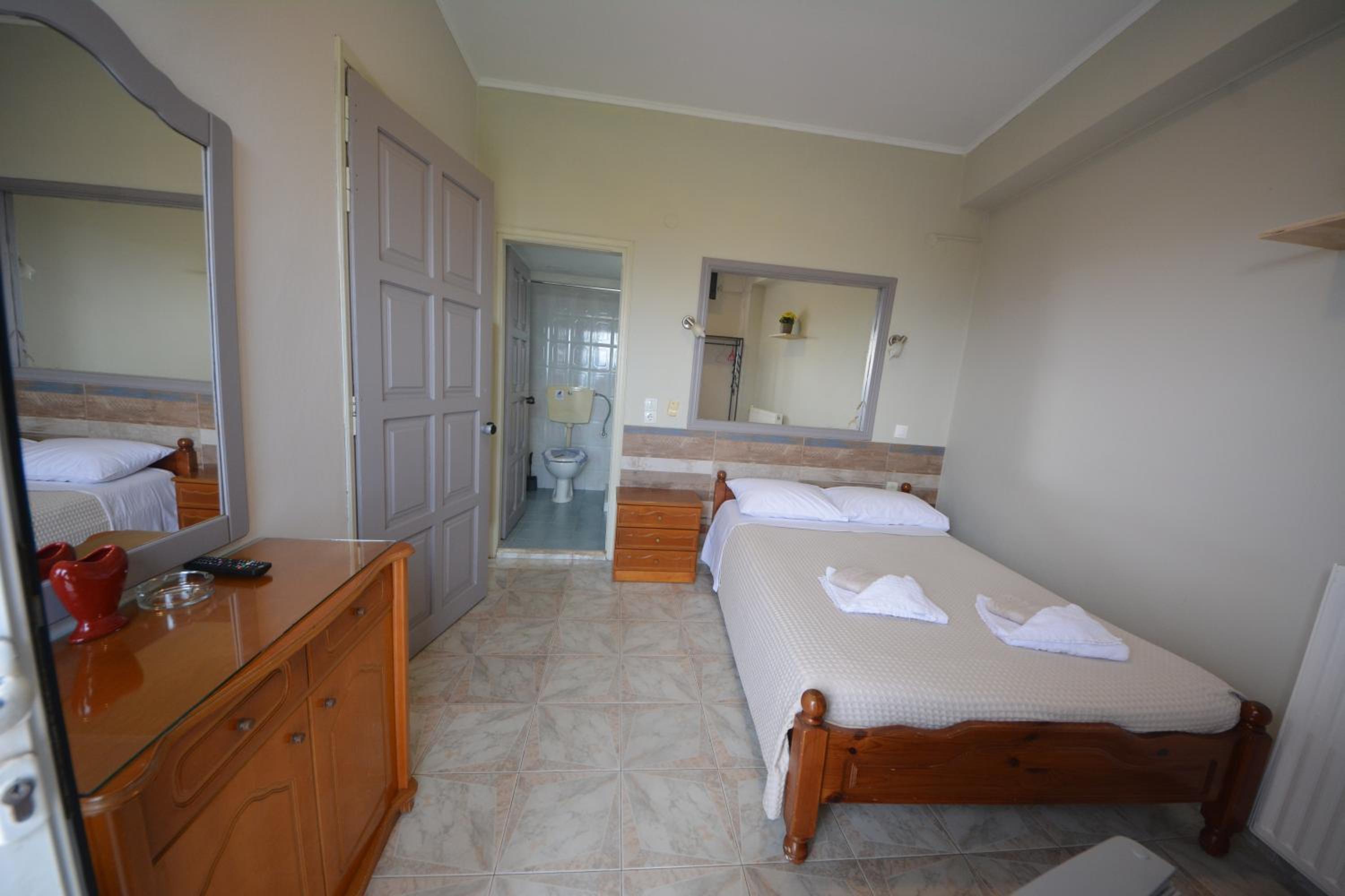 Double or Twin Room - Photo 18