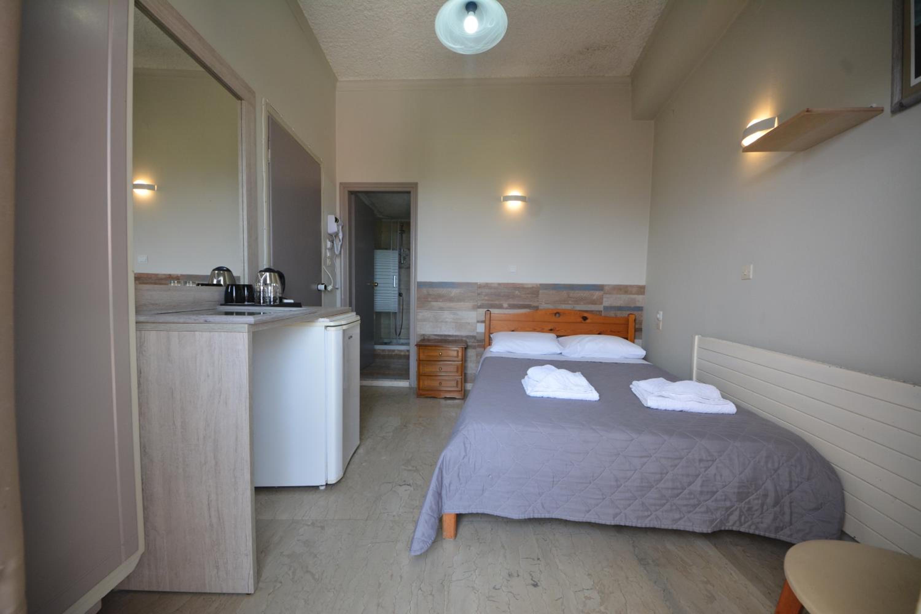 Double or Twin Room - Photo 10