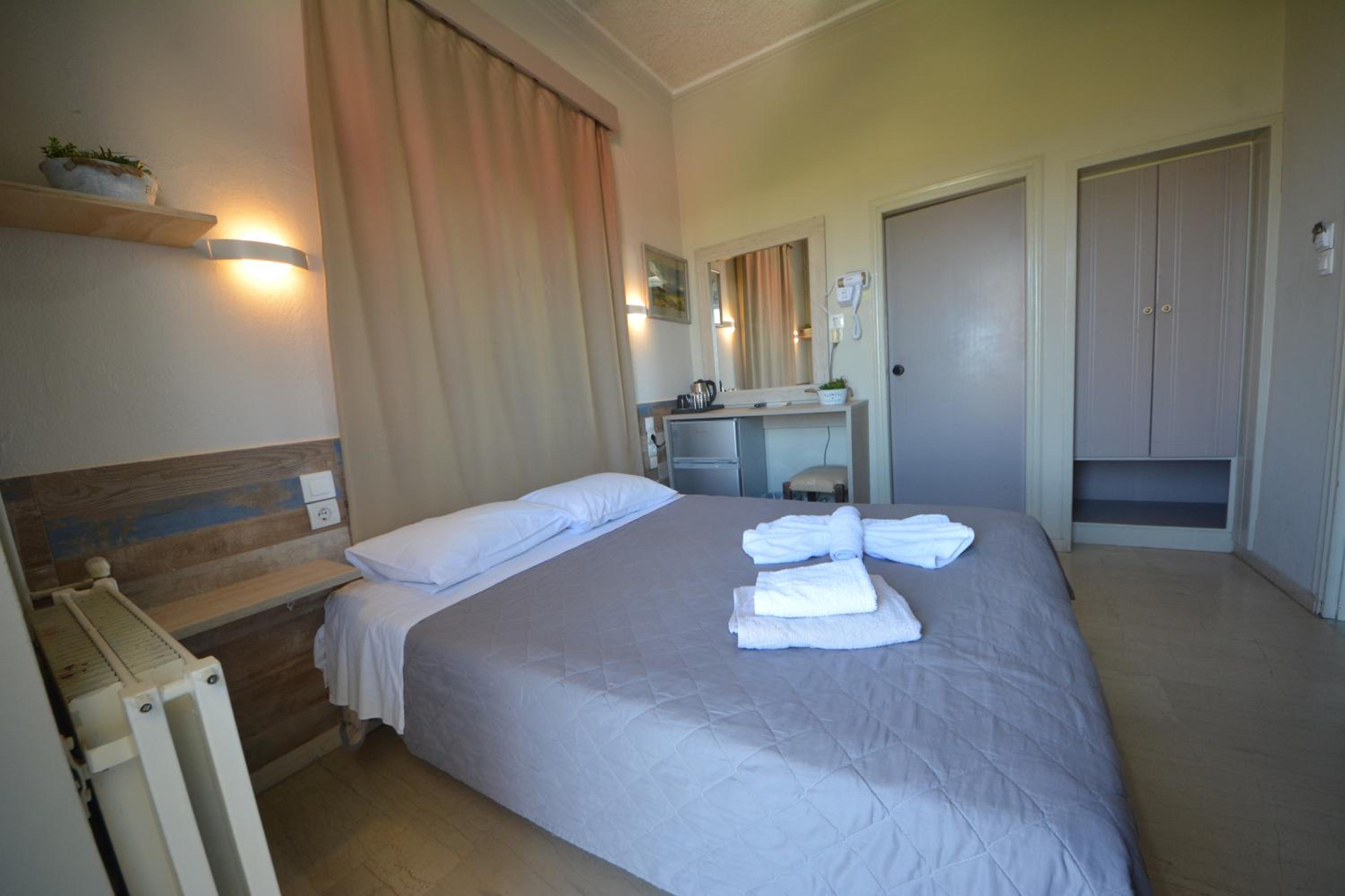 Double or Twin Room - Photo 9