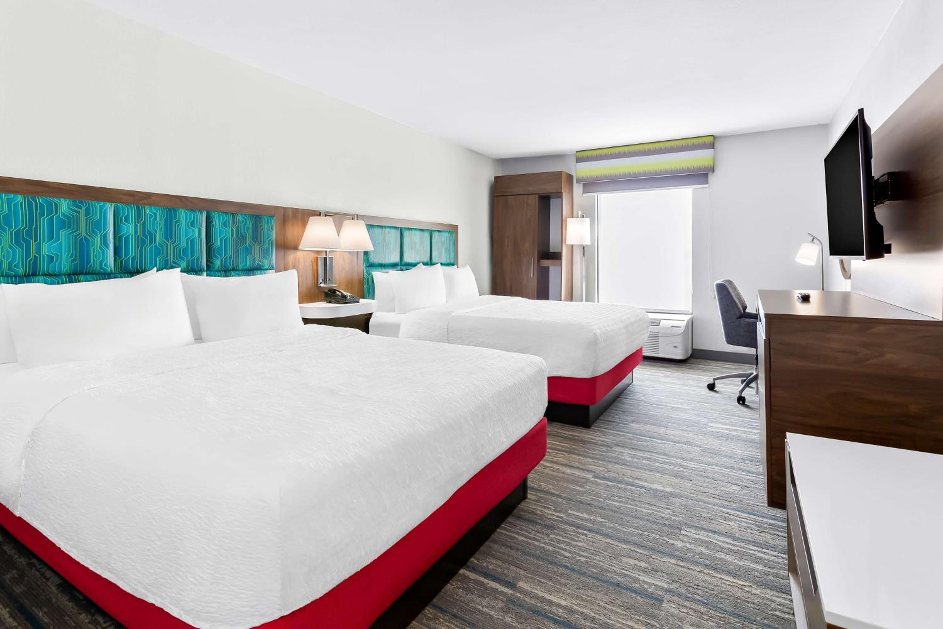 Queen Room with Two Queen Beds - Non-Smoking - Photo 1