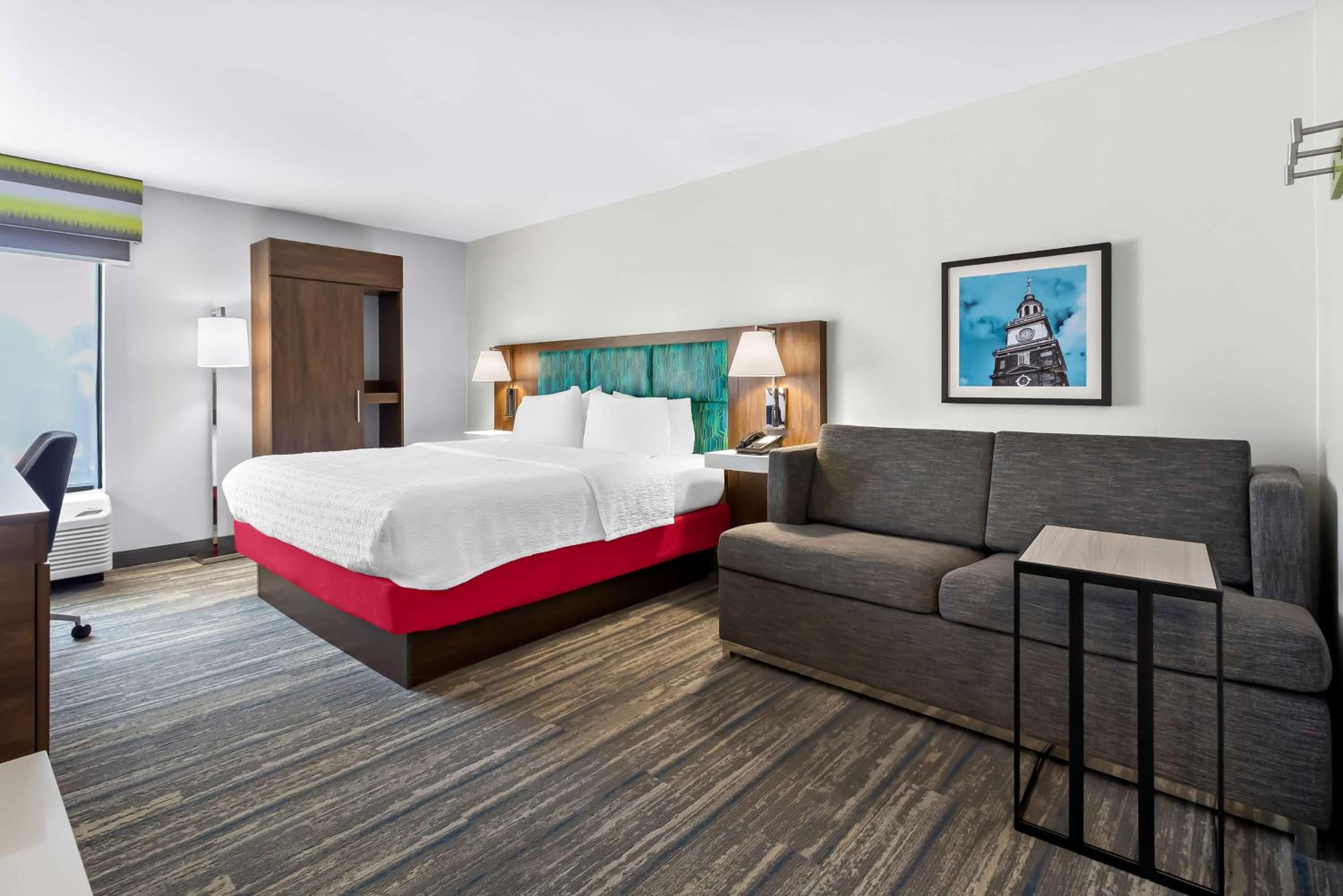 King Room with Sofa Bed and Study - Non-Smoking - Photo 4
