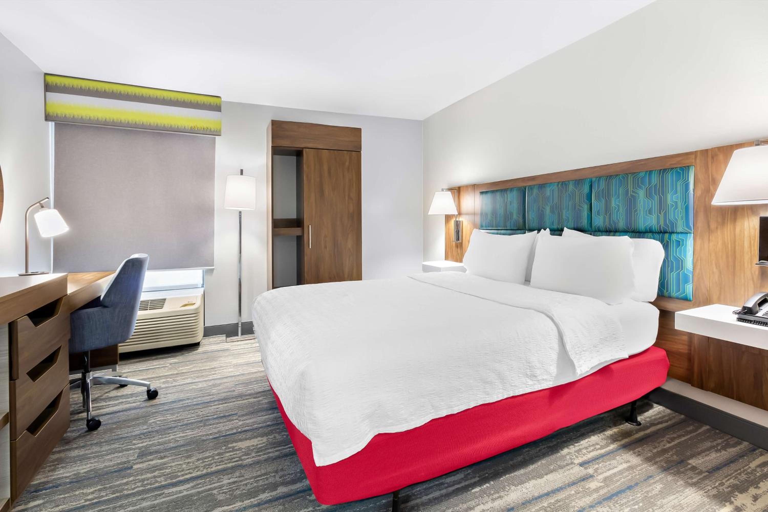 Queen Room with Mobility Access/Non-Smoking - Photo 1