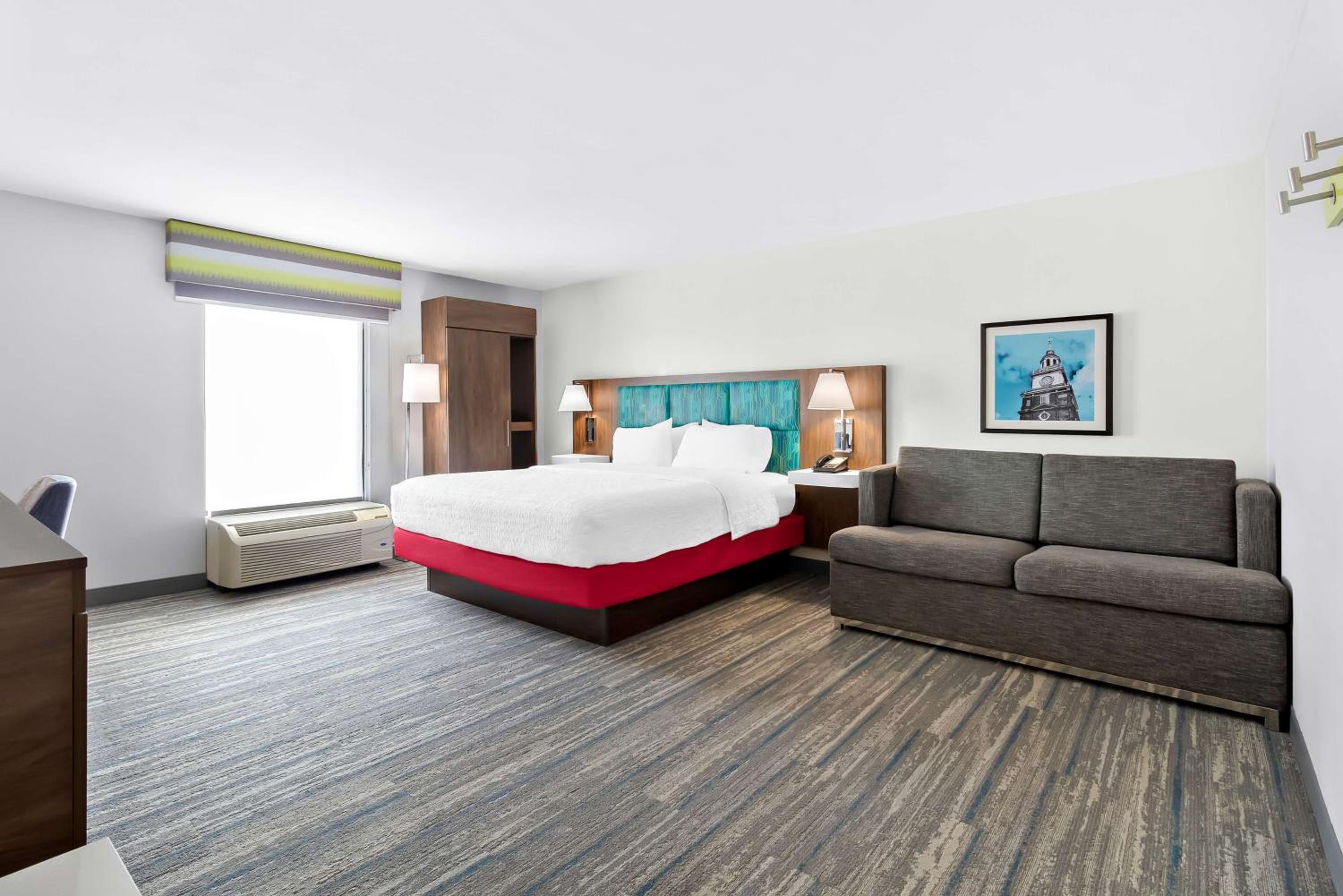 King Room with Sofa Bed - Non-Smoking - Photo 4