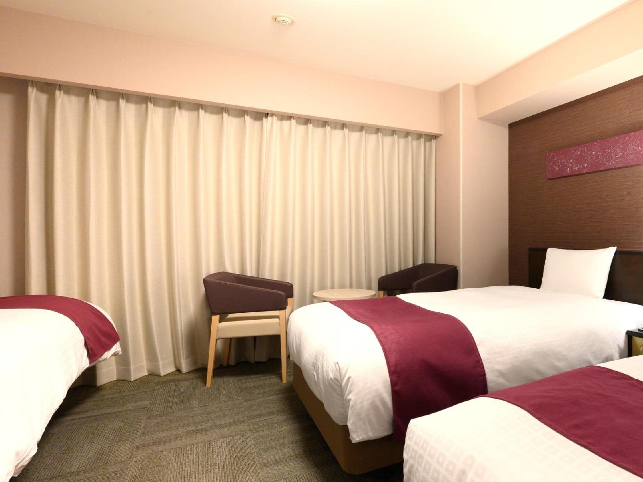 Triple Room -Non-Smoking - Photo 5