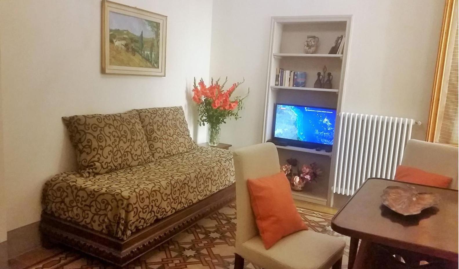 One-Bedroom Apartment with Patio (Corsini) photo 1