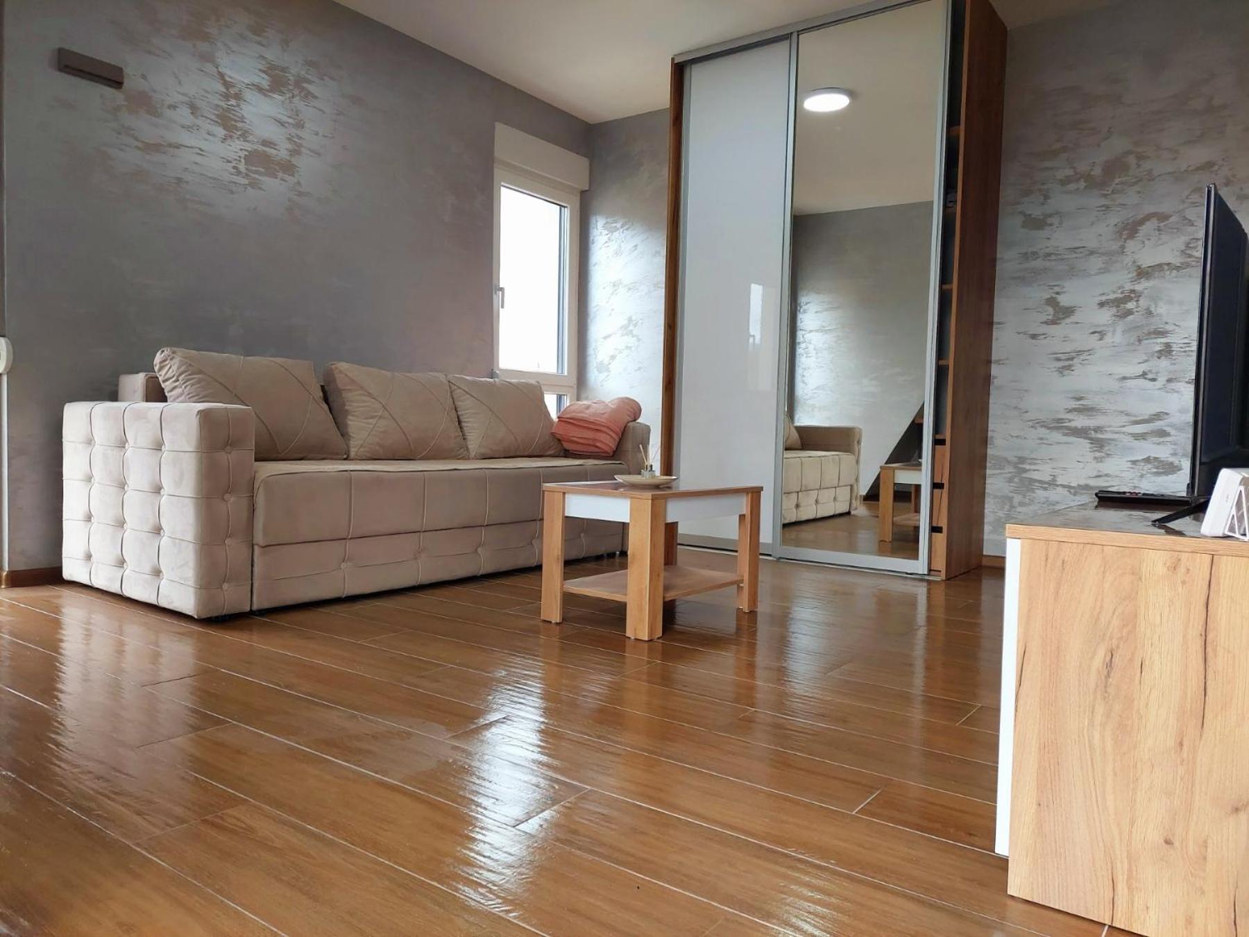 One-Bedroom Apartment photo 1