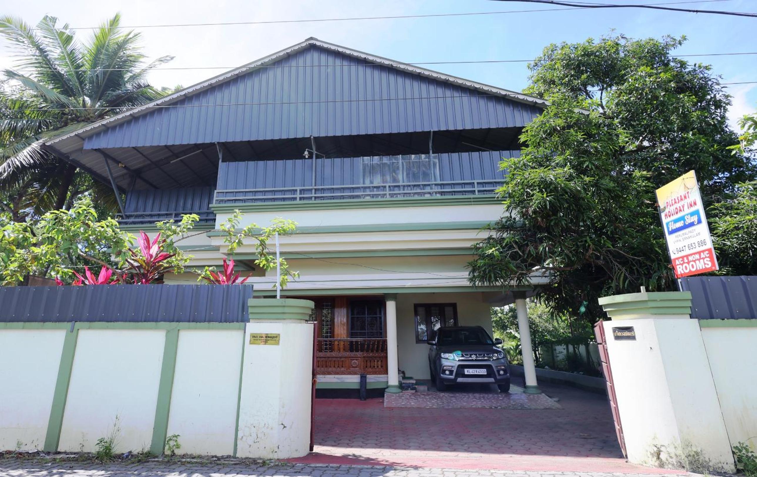 Three-Bedroom House photo 2
