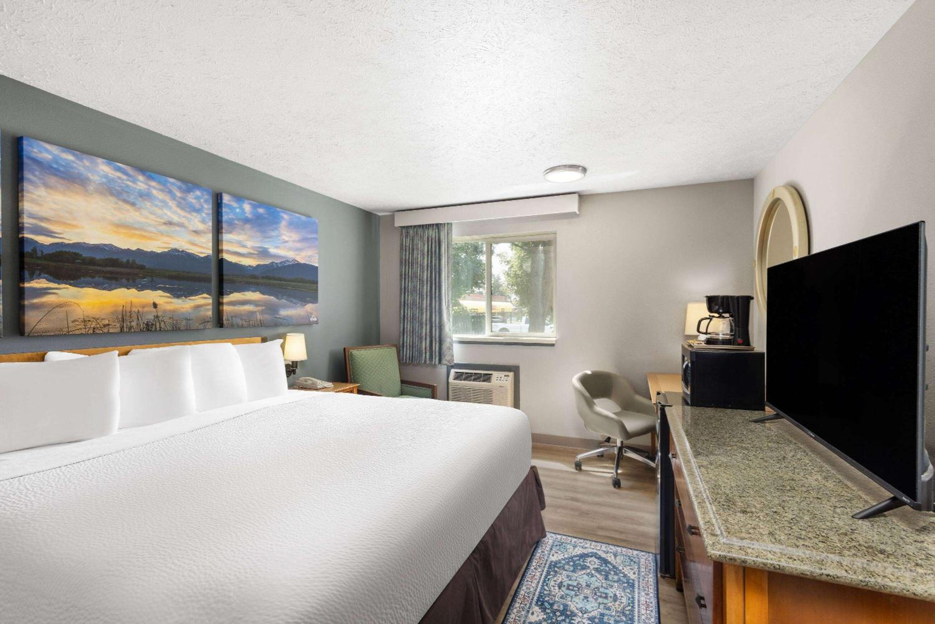 King Room - Non-Smoking - Photo 1