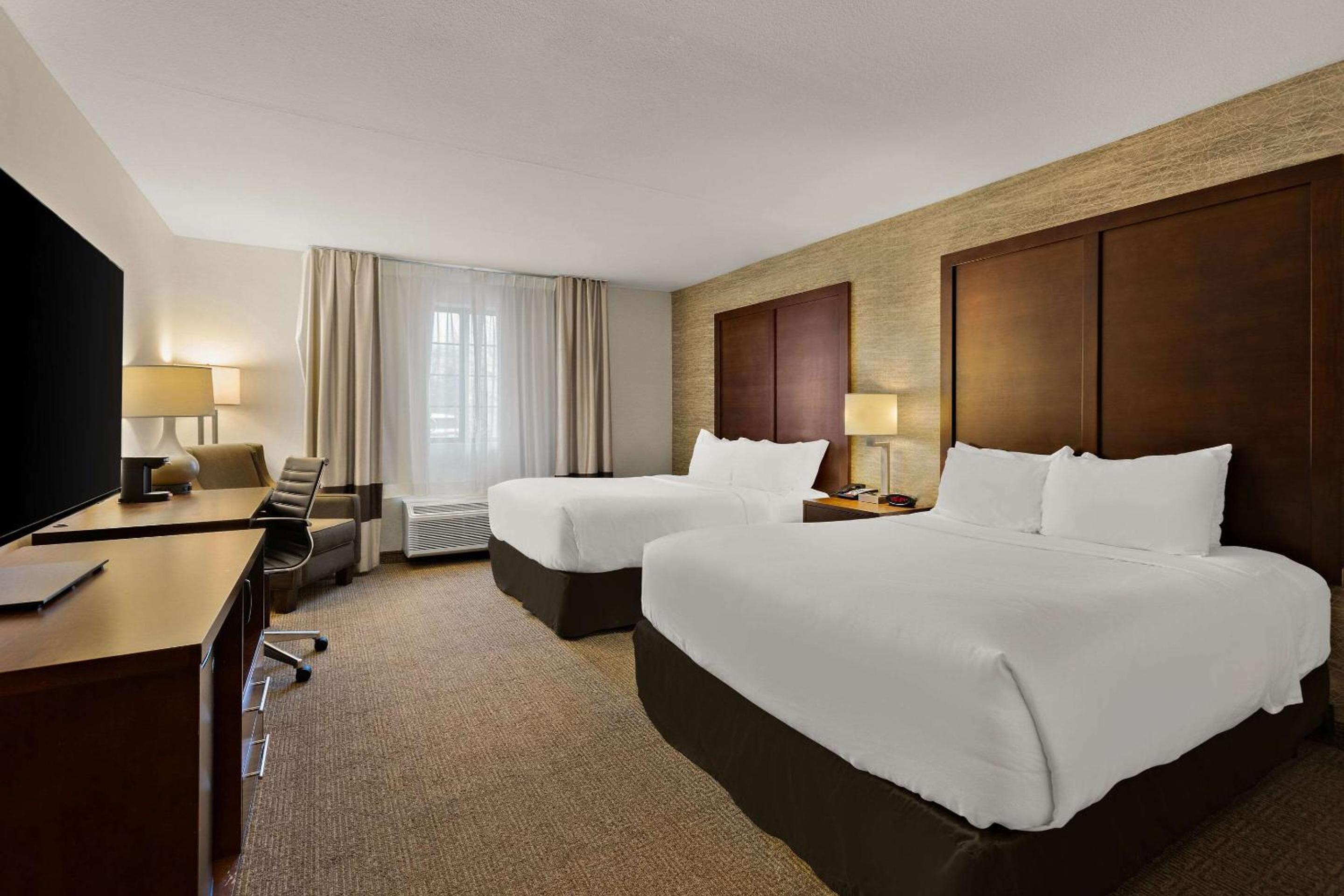 Standard Queen Room with Two Queen Beds and Roll-In Shower - Accessible/Non-Smoking - Photo 1