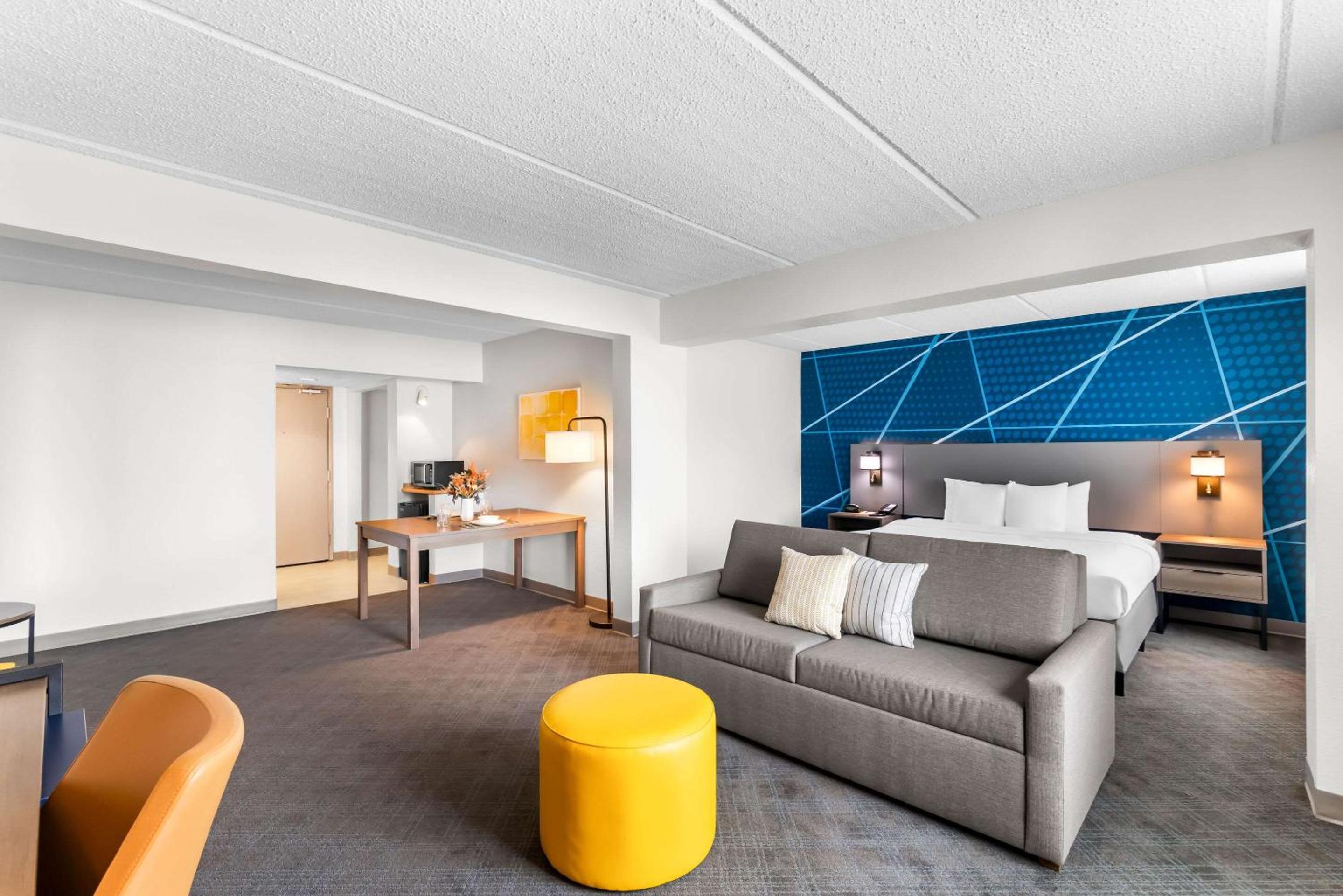 King Suite - Photo 2