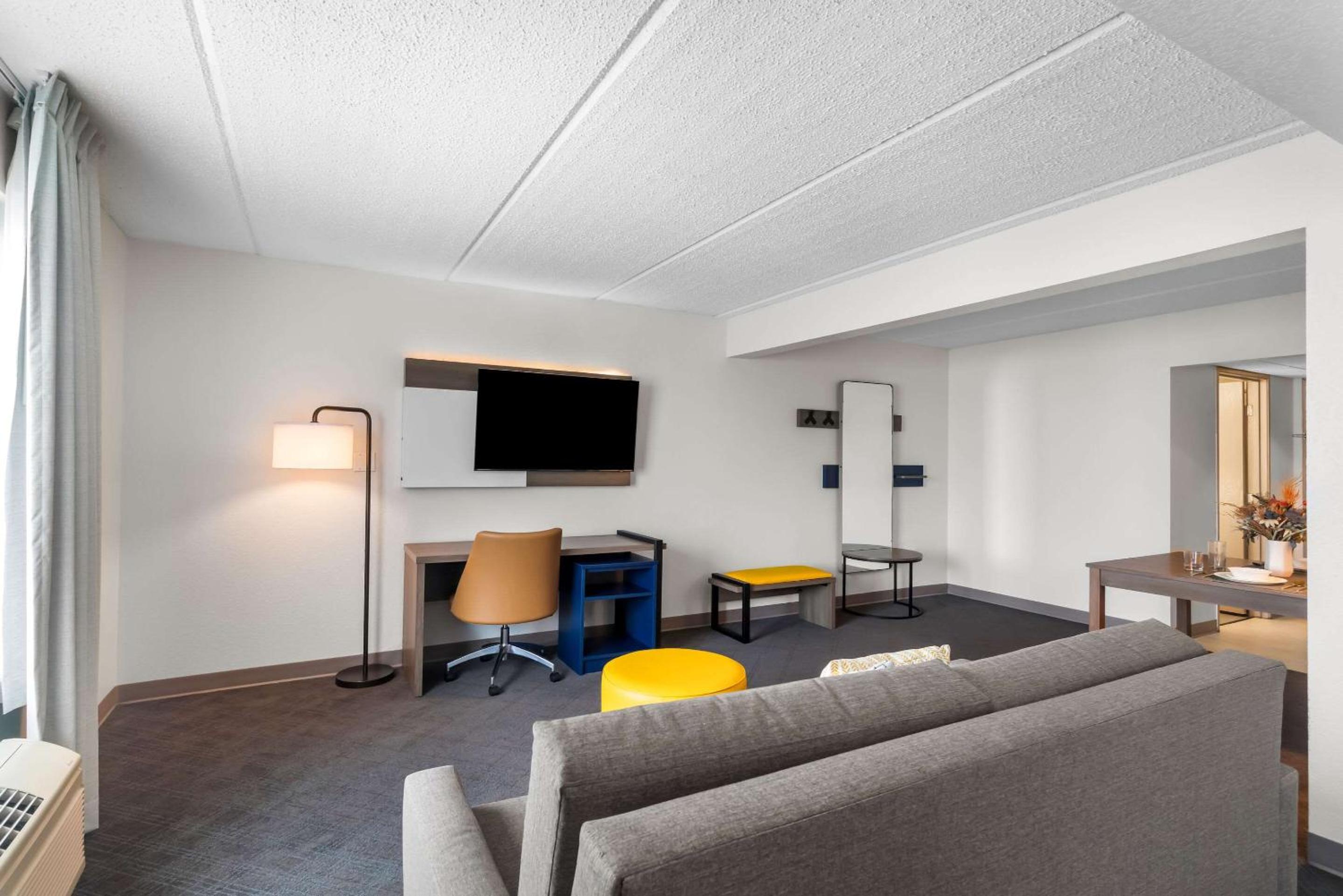 King Suite - Photo 3