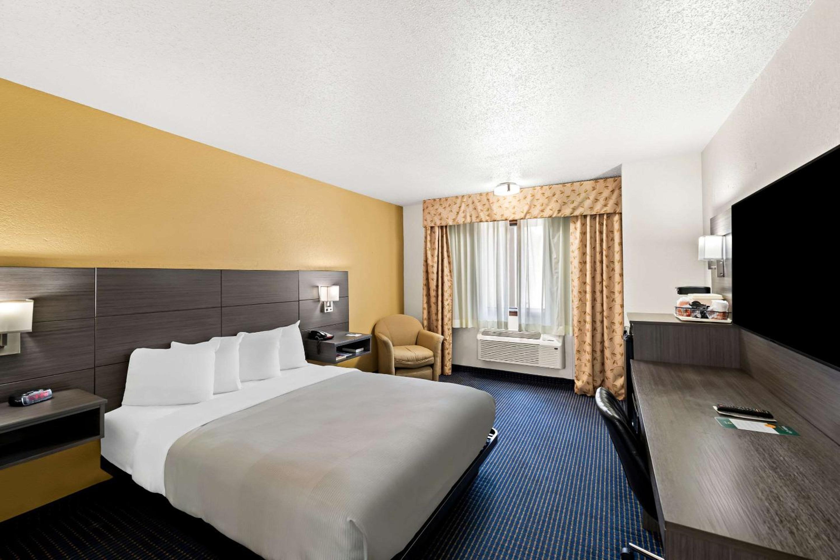 Queen Room - Accessible/Nonsmoking - Photo 1