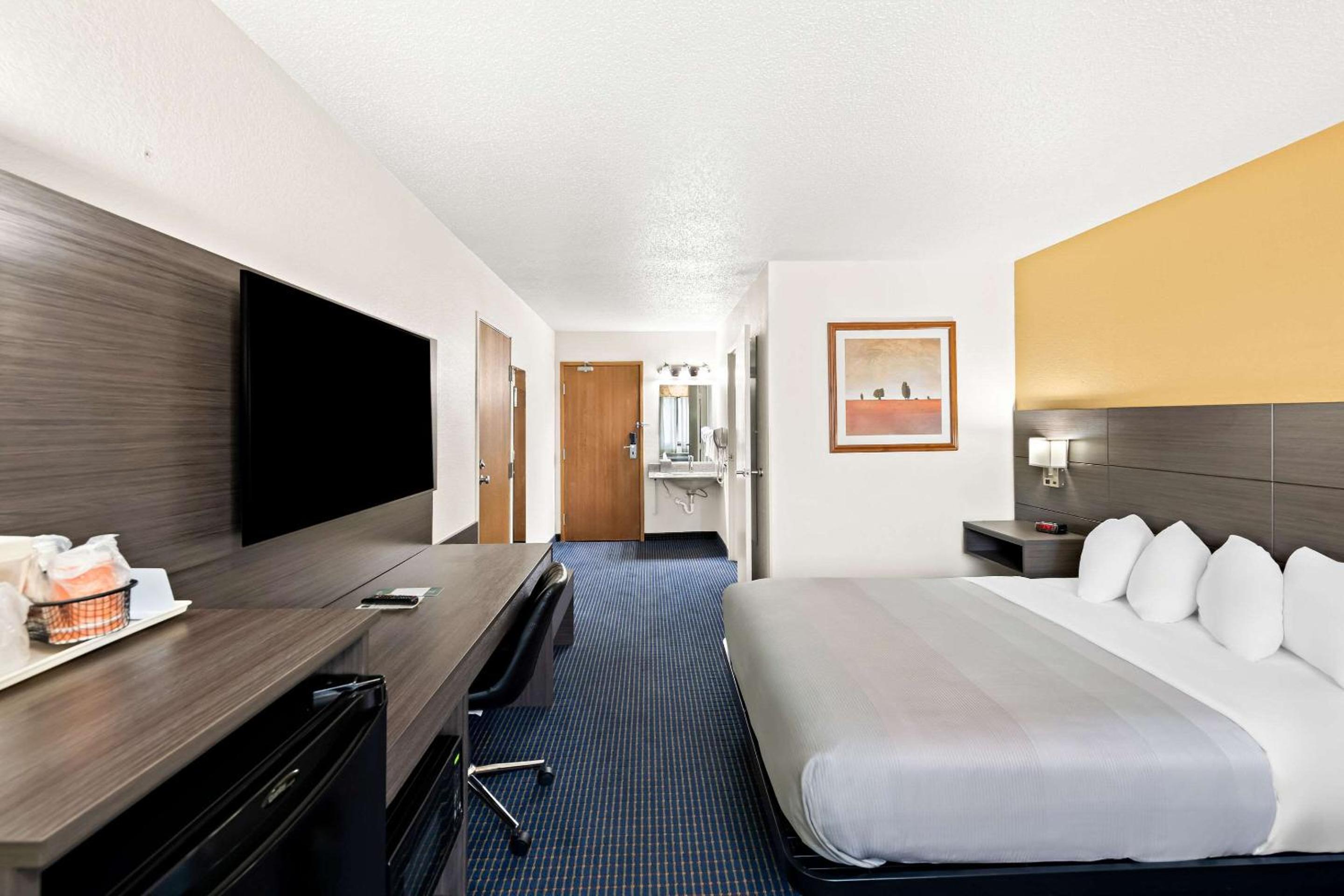 Queen Room - Accessible/Nonsmoking - Photo 2