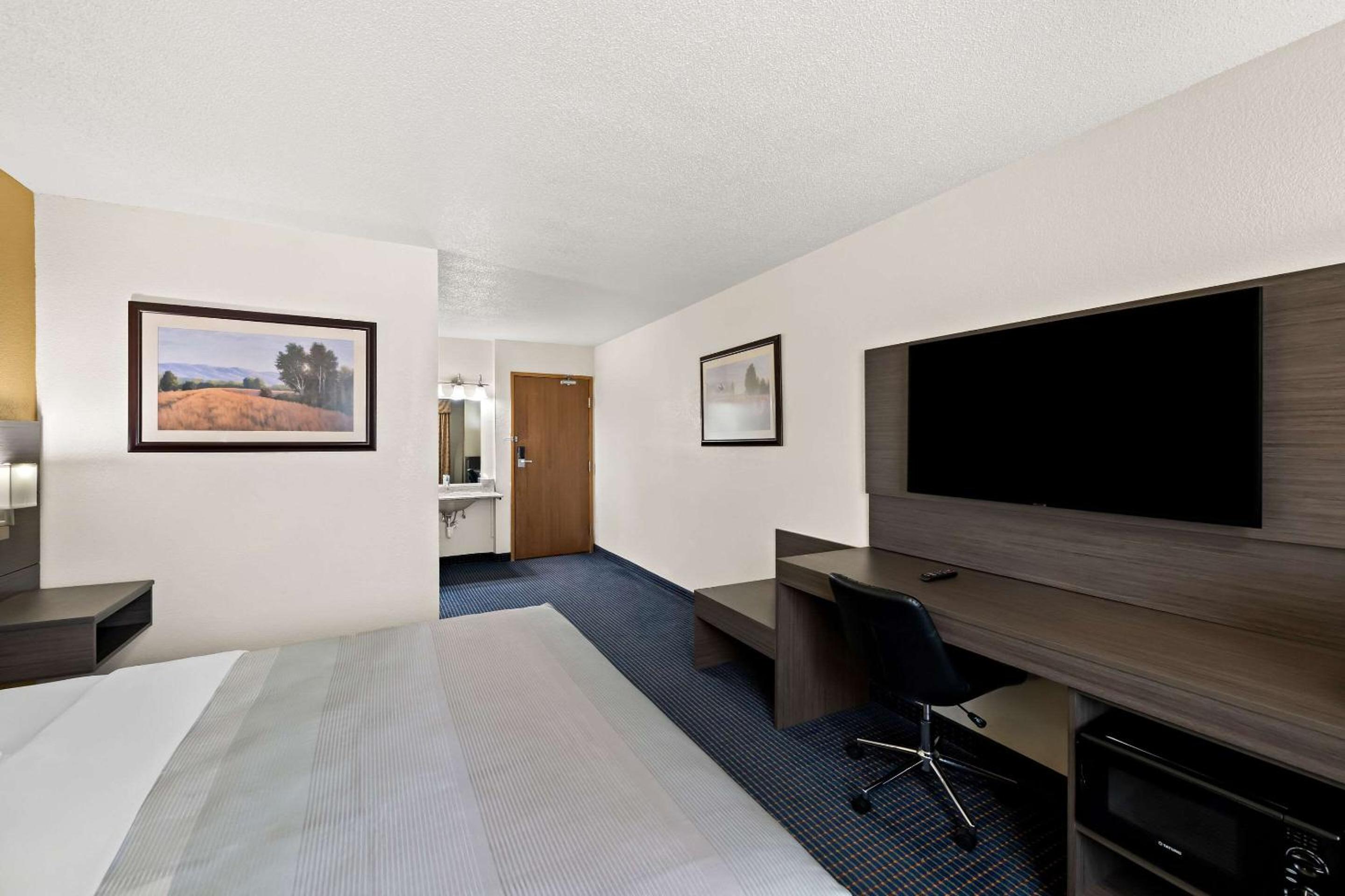 King Room - Accessible/Non-Smoking - Photo 1