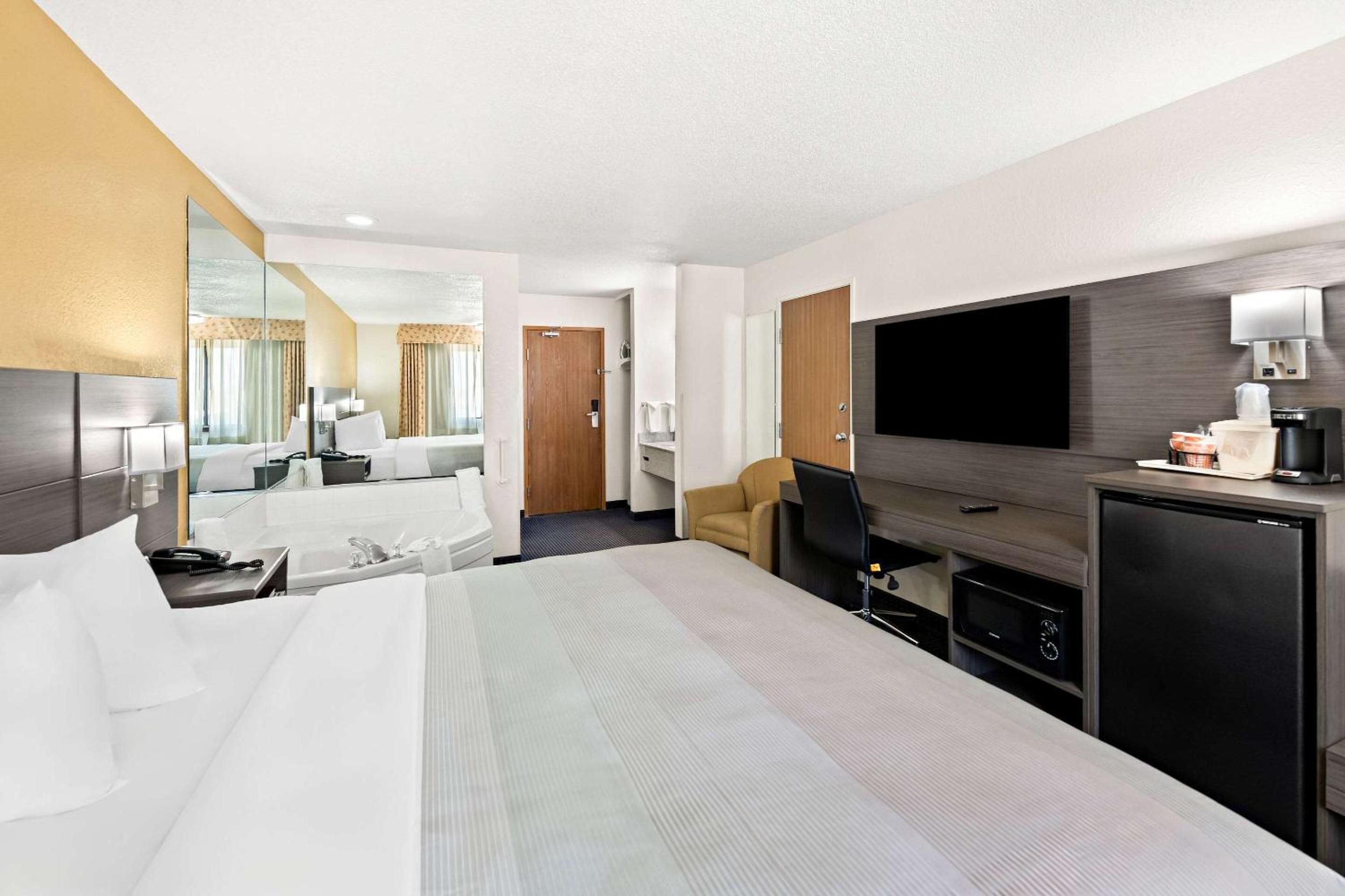 King Room with Whirlpool - Non-smoking - Photo 2