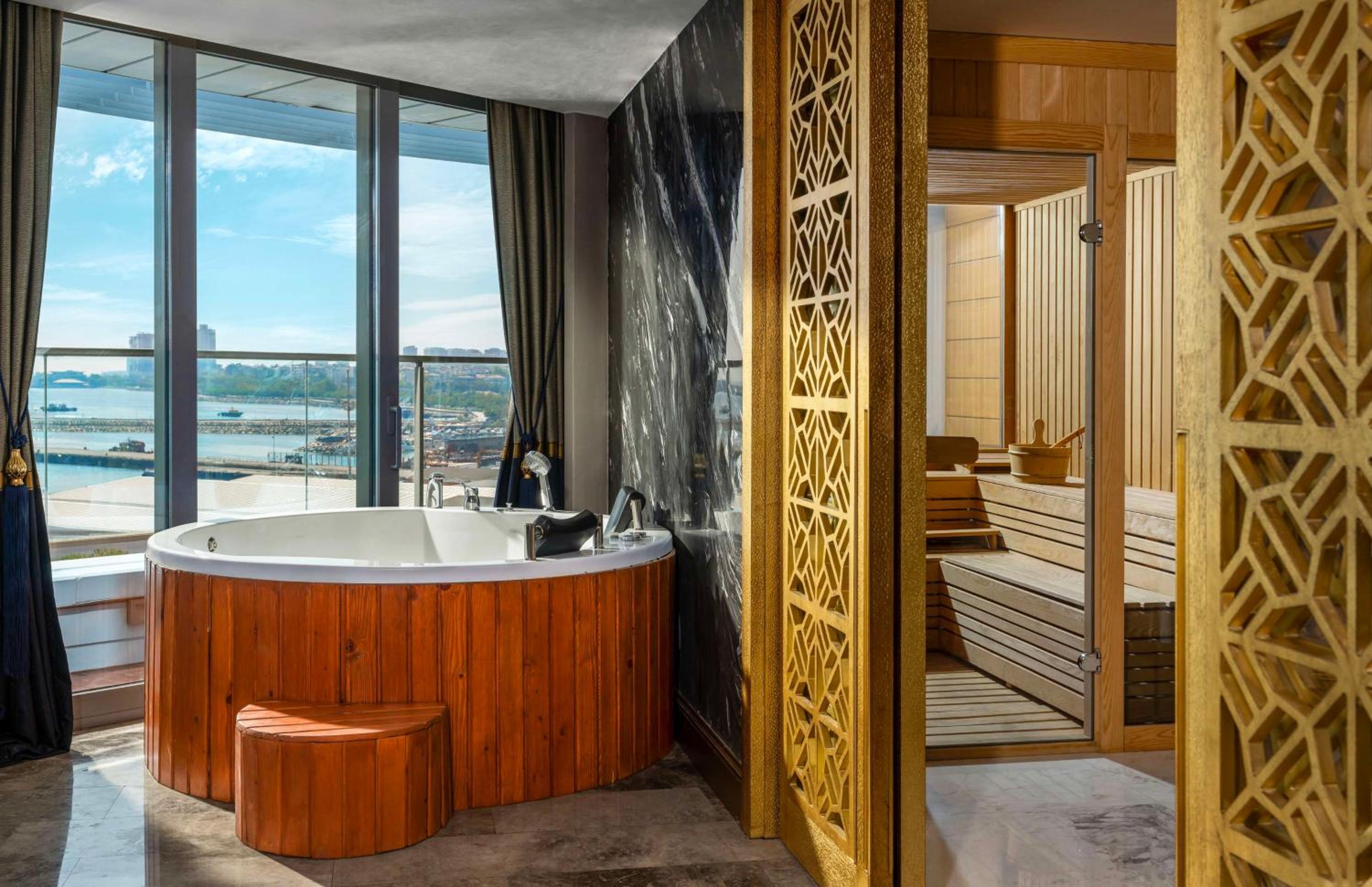 Presidential Suite with Panoramic Sea View thumbnail 6
