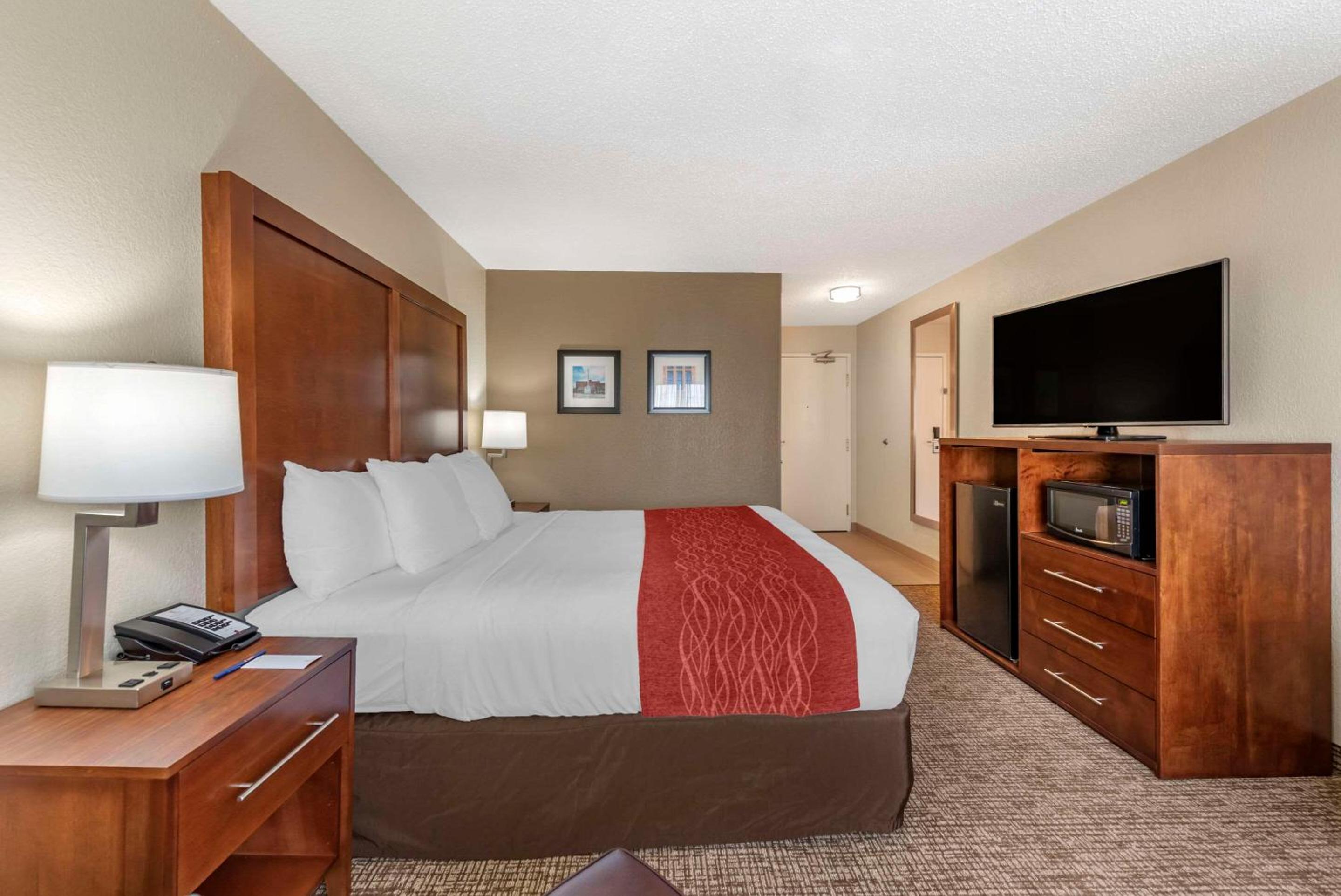 Standard King Room - Non-Smoking  - Photo 3