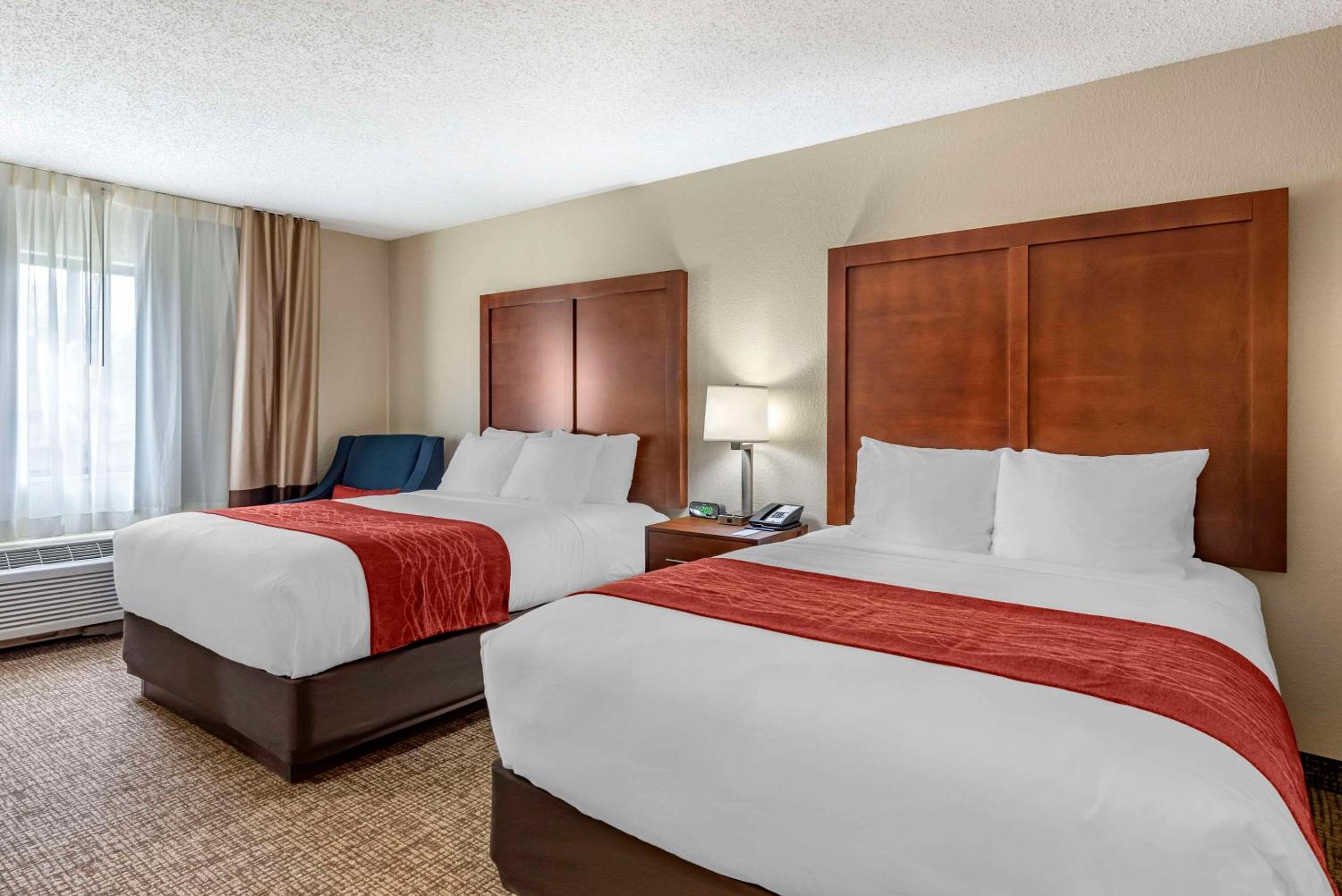 Queen Room with Two Queen Beds - Non-Smoking - Photo 1