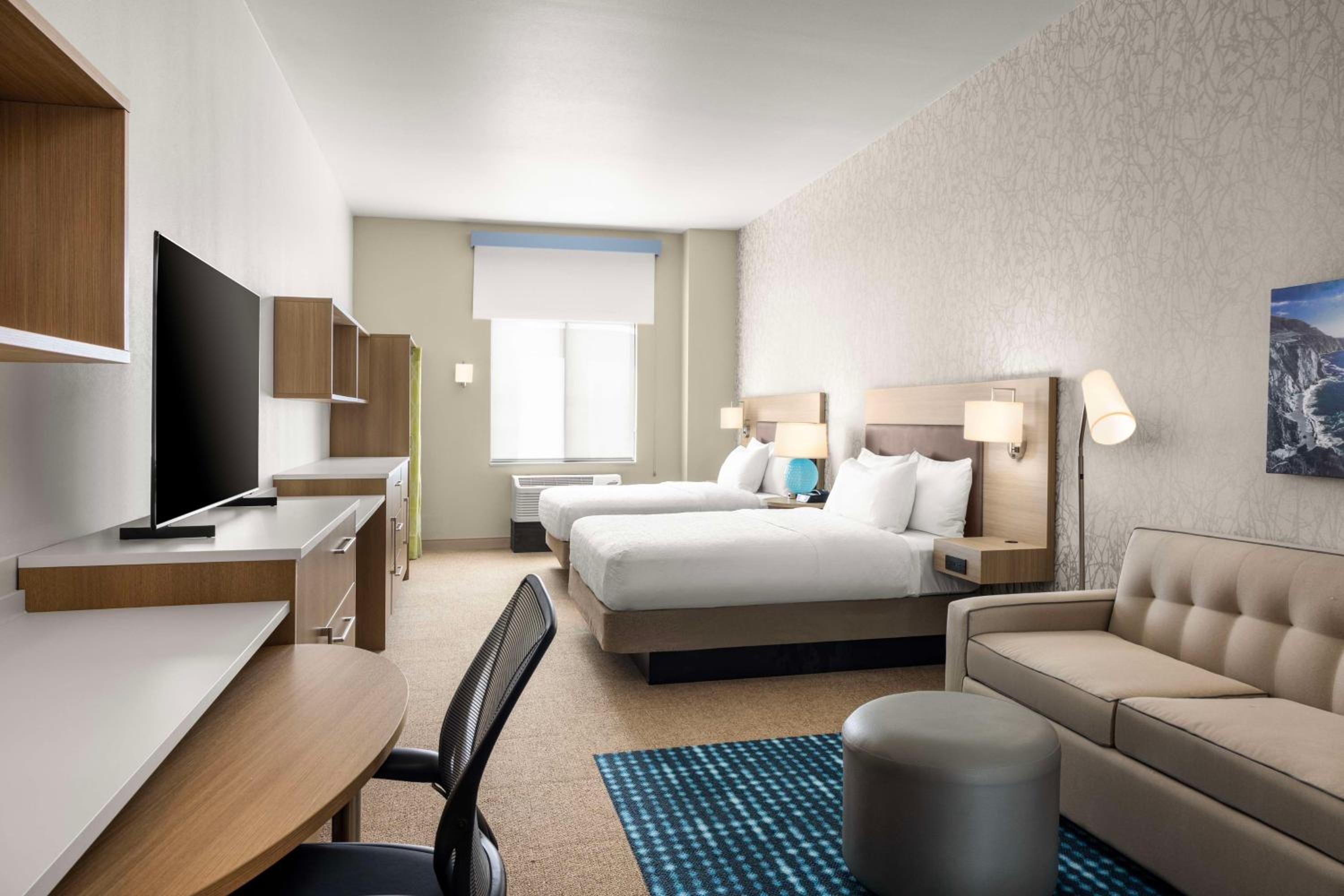 Studio Suite with Two Queen Beds - Photo 2