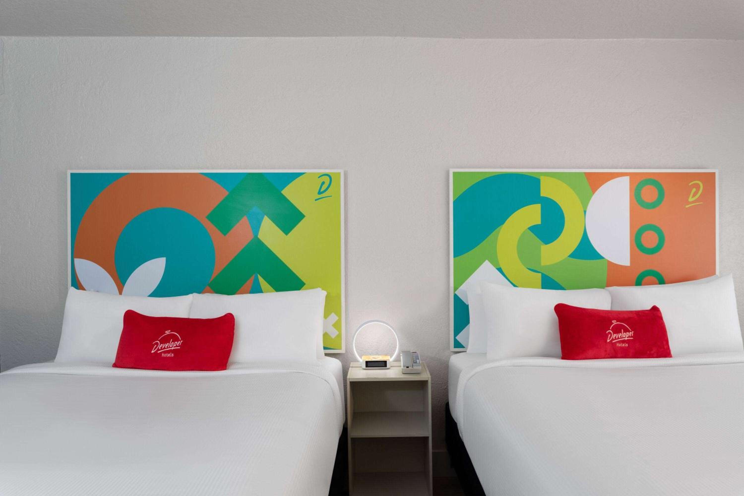 Queen Room with Two Queen Beds - Non-Smoking photo 2