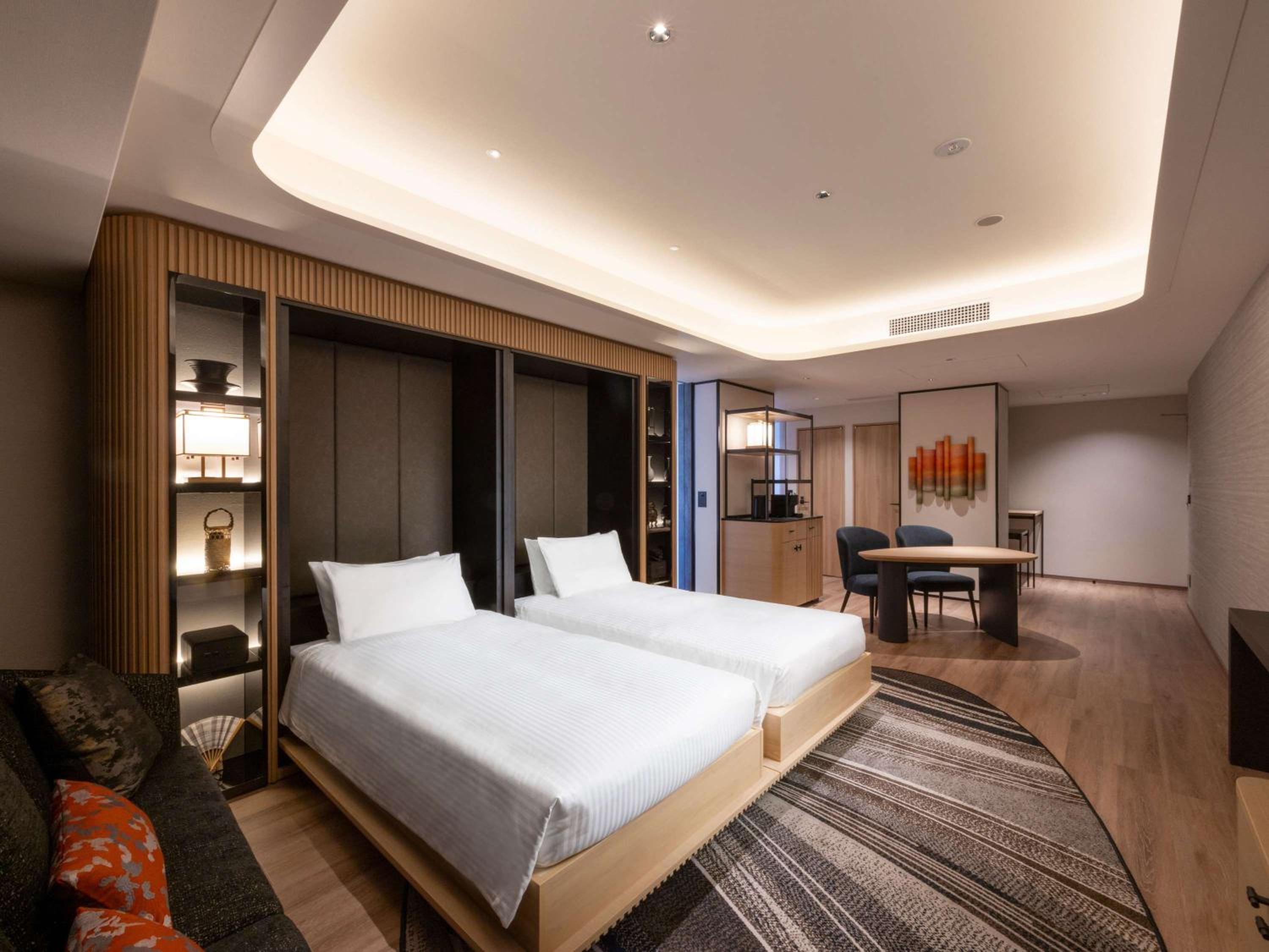 Executive Suite - Photo 8