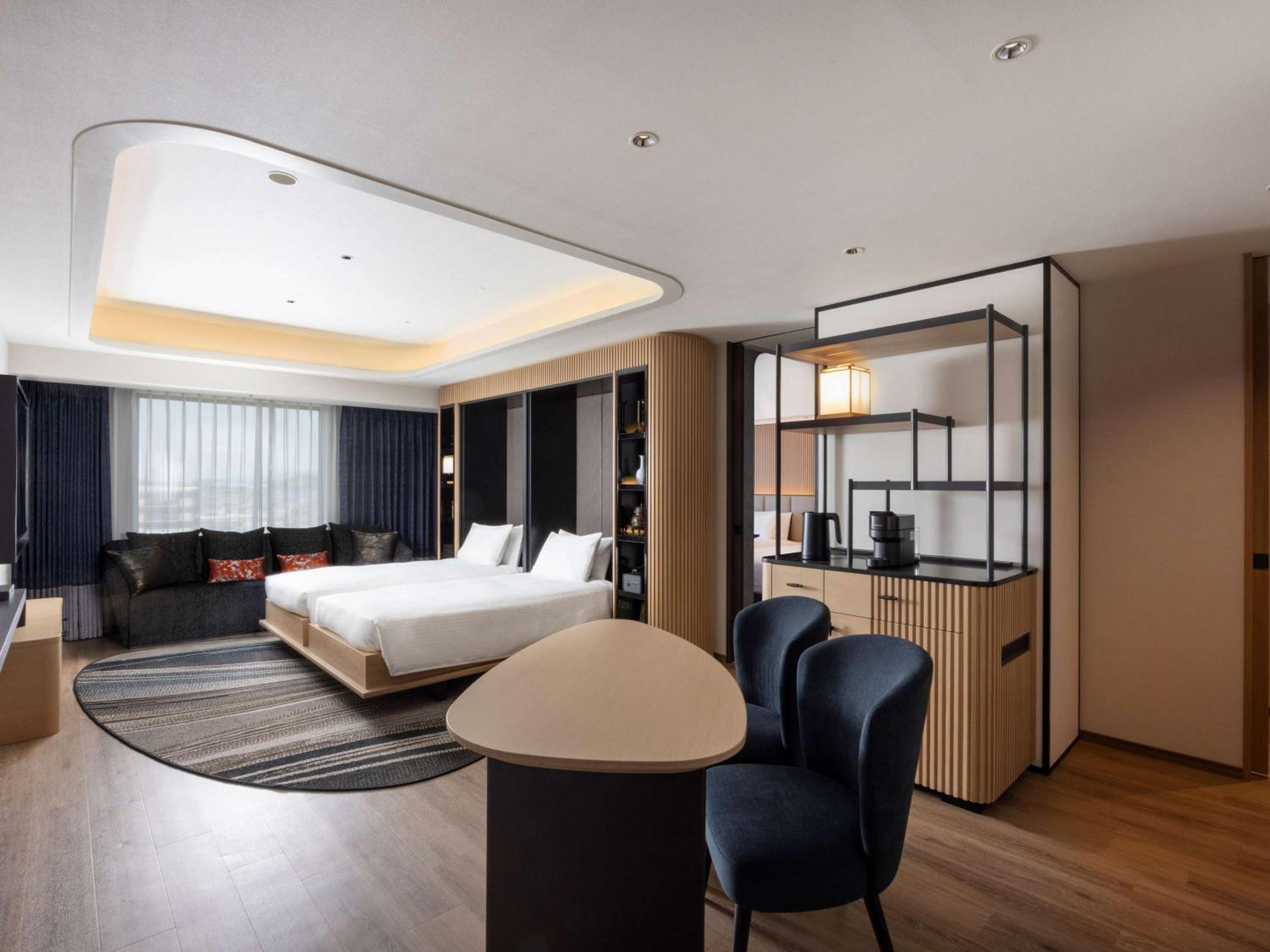 Executive Suite - Photo 7