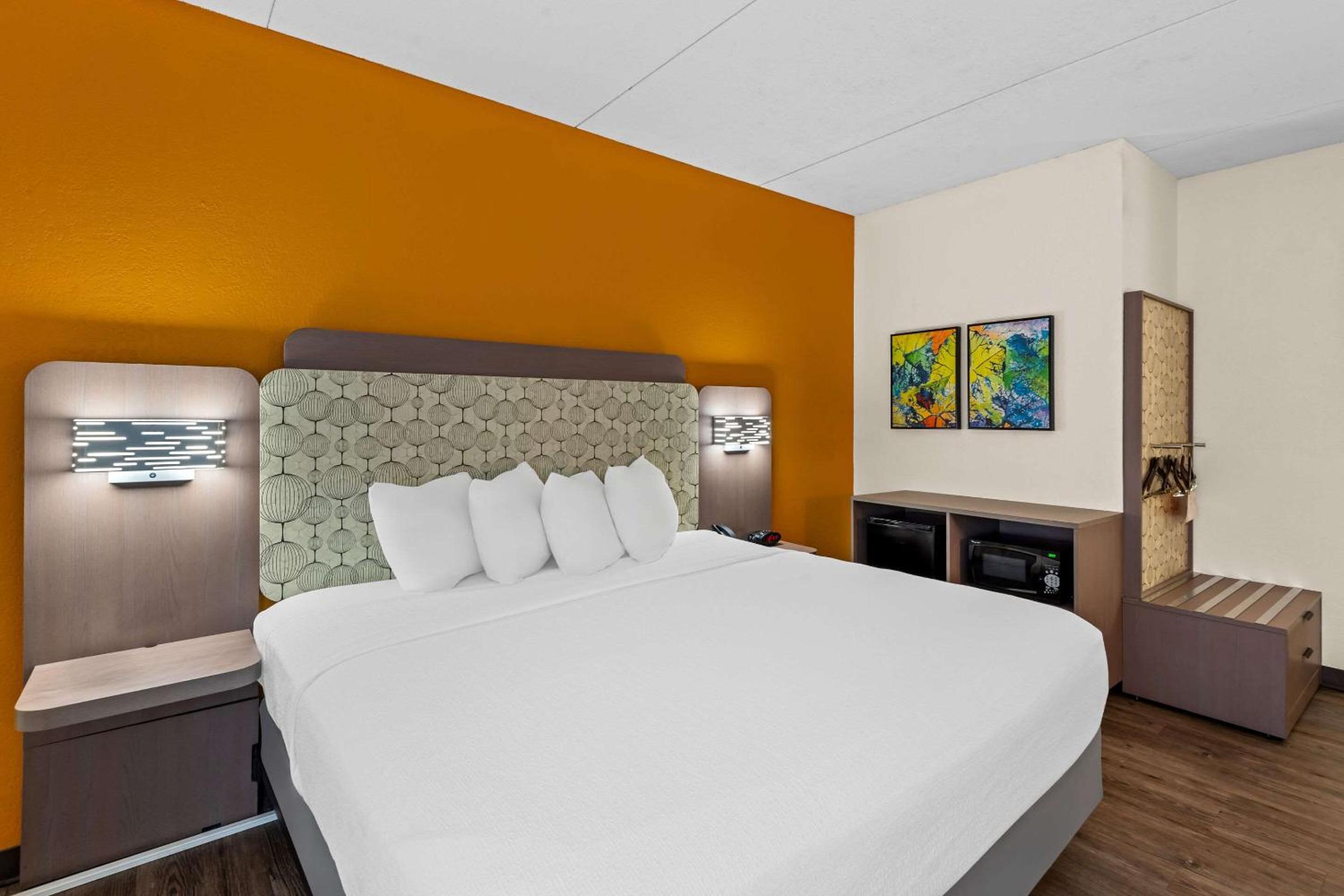King Room with Tub - Disability Access/Non Smoking photo 1
