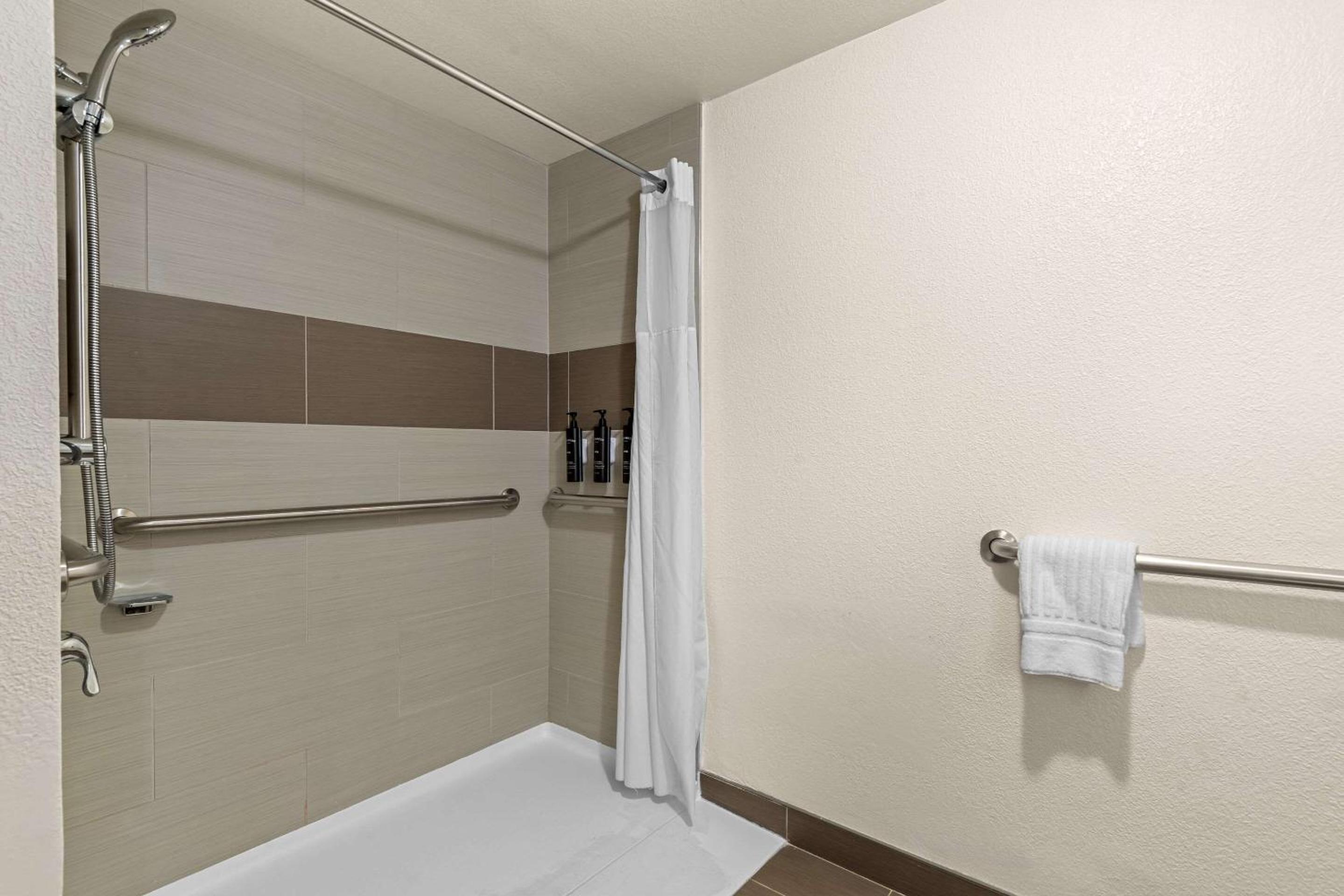 King Room with Roll-In Shower - Disability Access/Non Smoking photo 2
