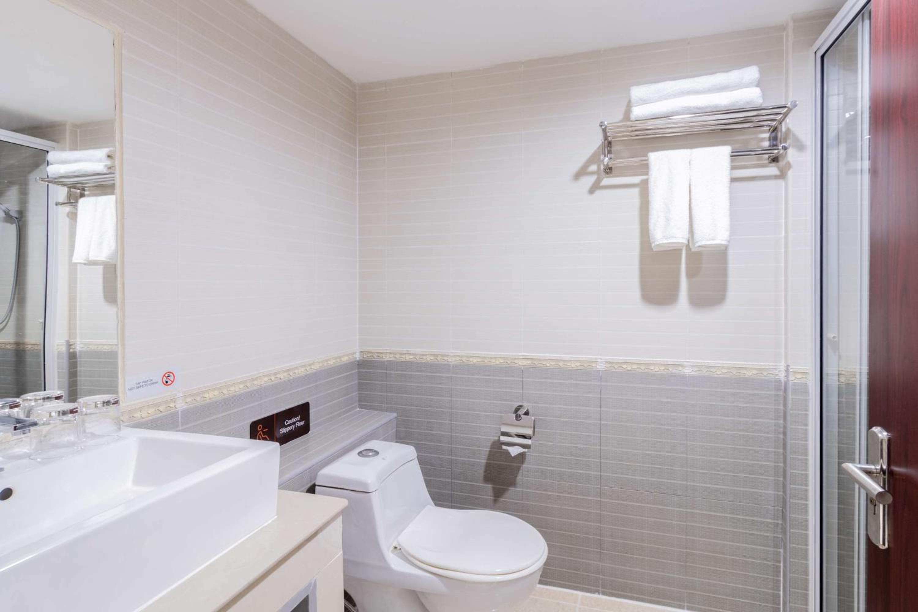 Superior Twin Room - Non-Smoking - Photo 2