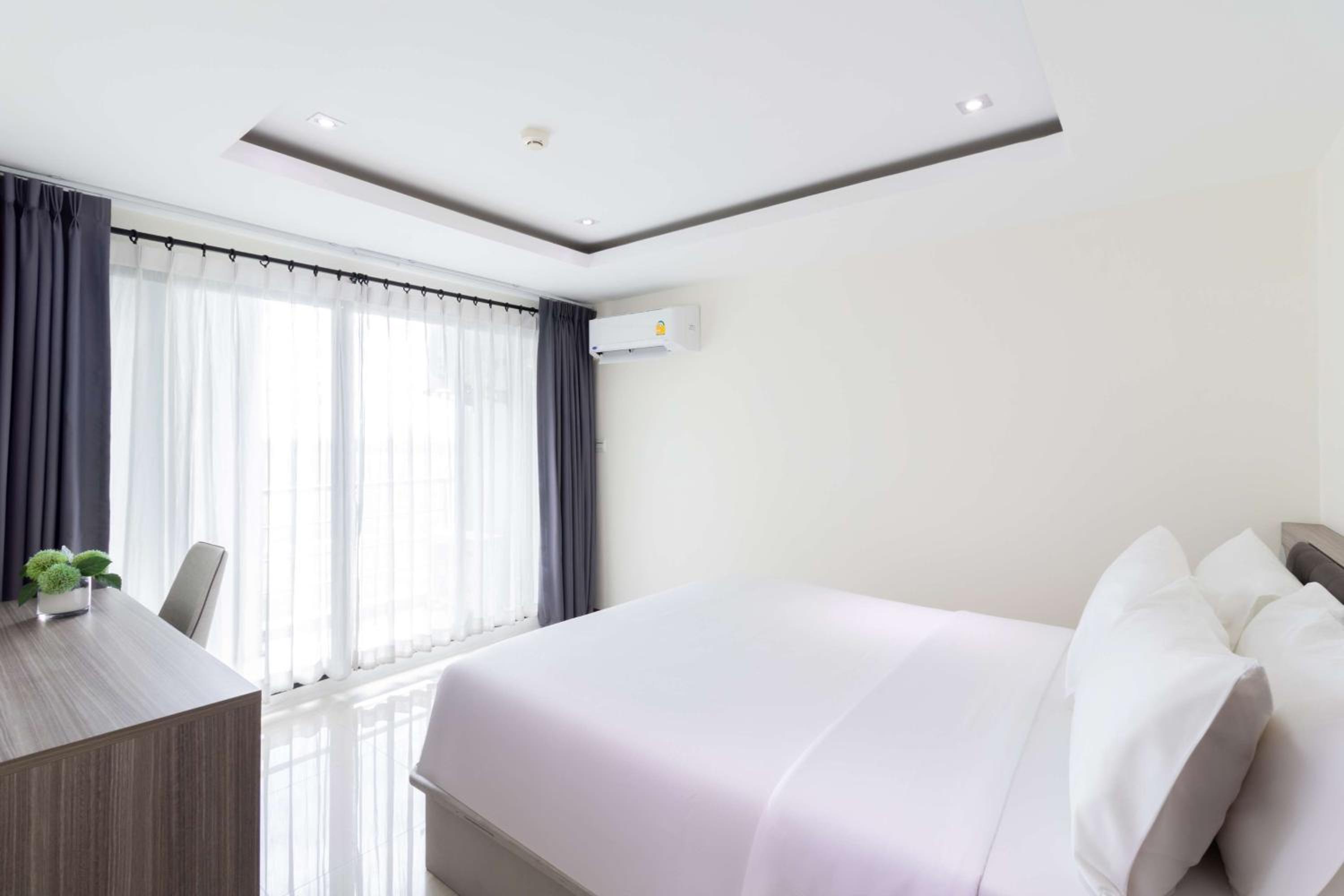 Two-Bedroom Family Room with Two Double Beds - Non-Smoking - Photo 5