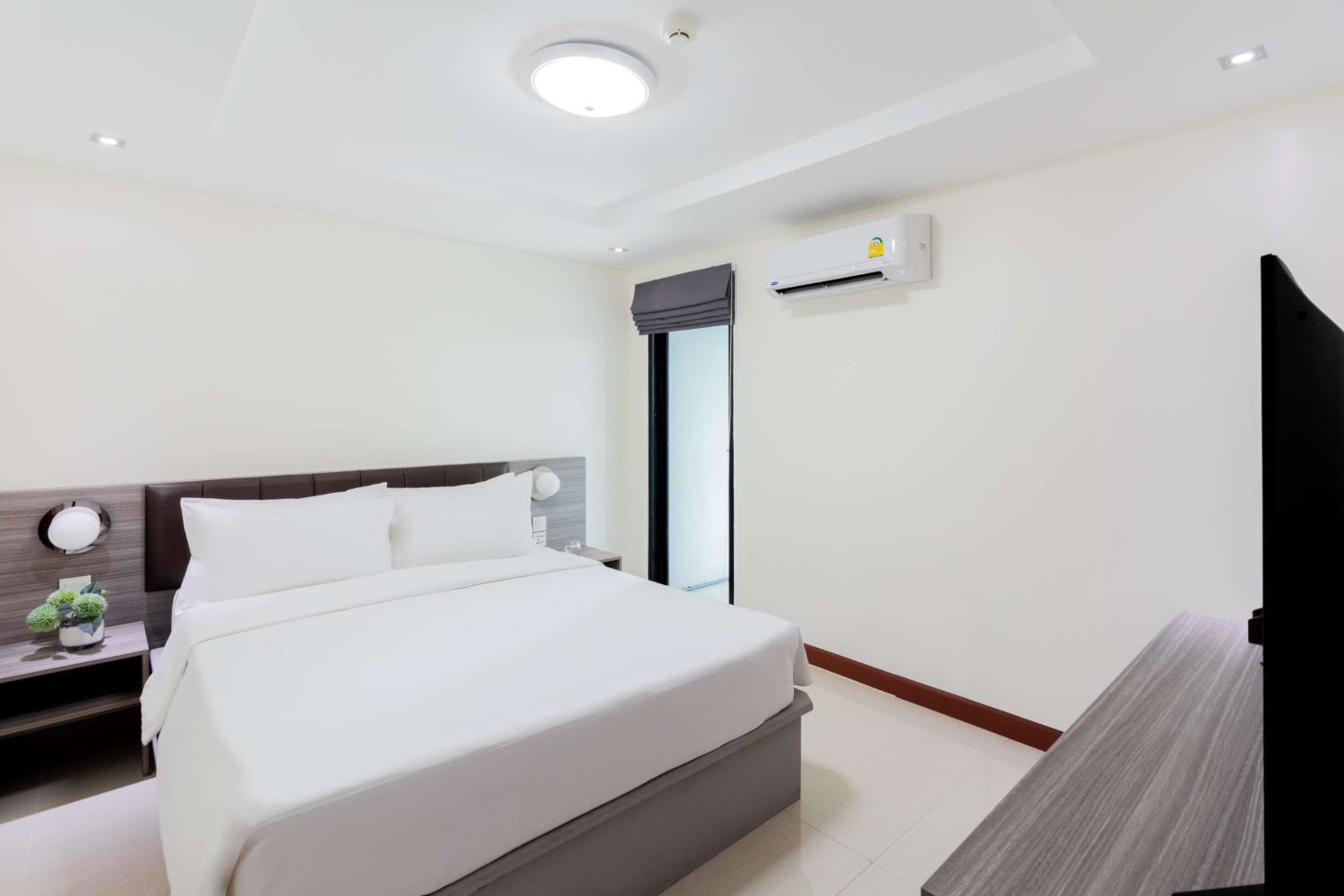 Two-Bedroom Family Room with Two Double Beds - Non-Smoking - Photo 4