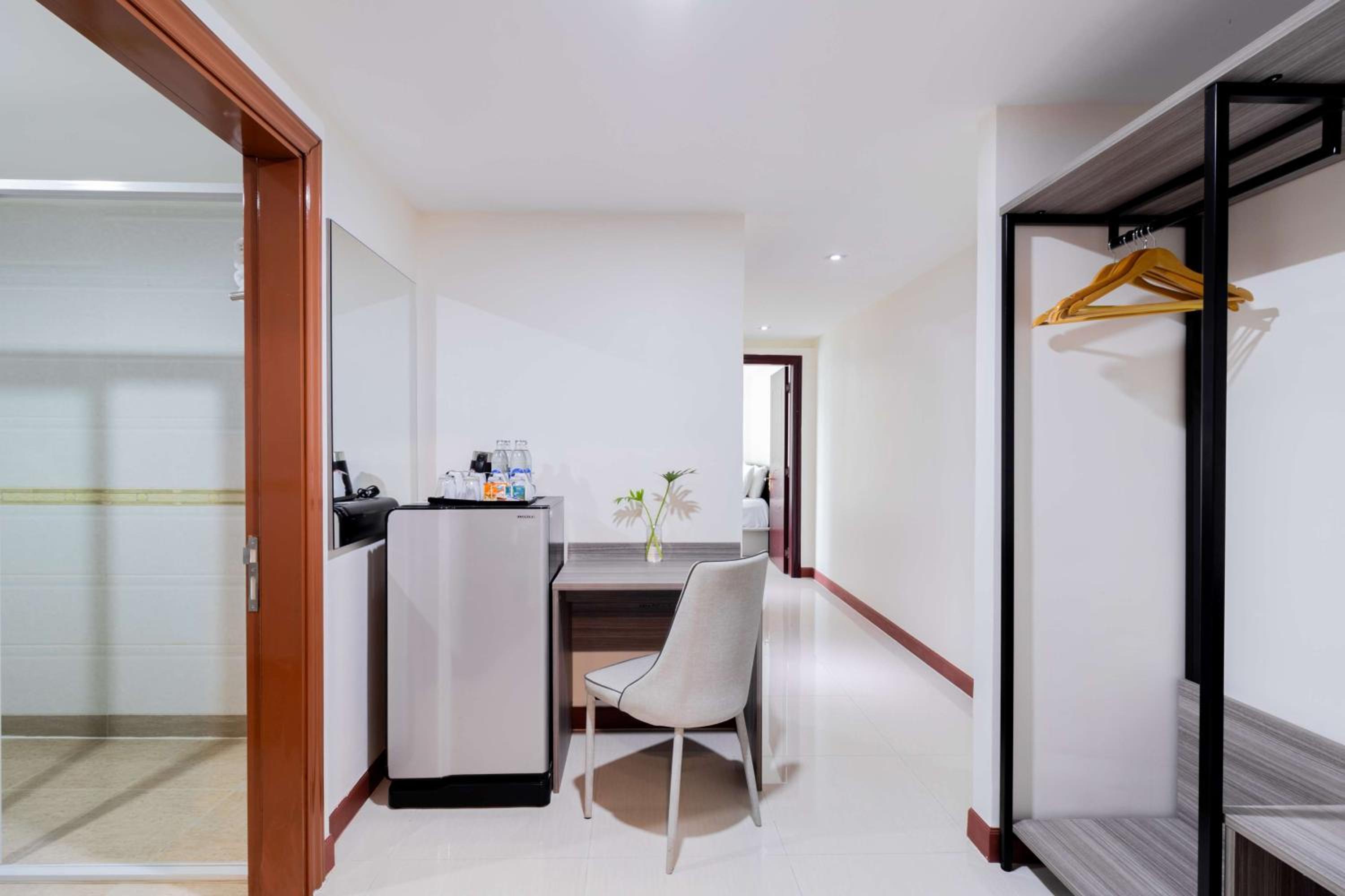 Two-Bedroom Family Room with Two Double Beds - Non-Smoking - Photo 3