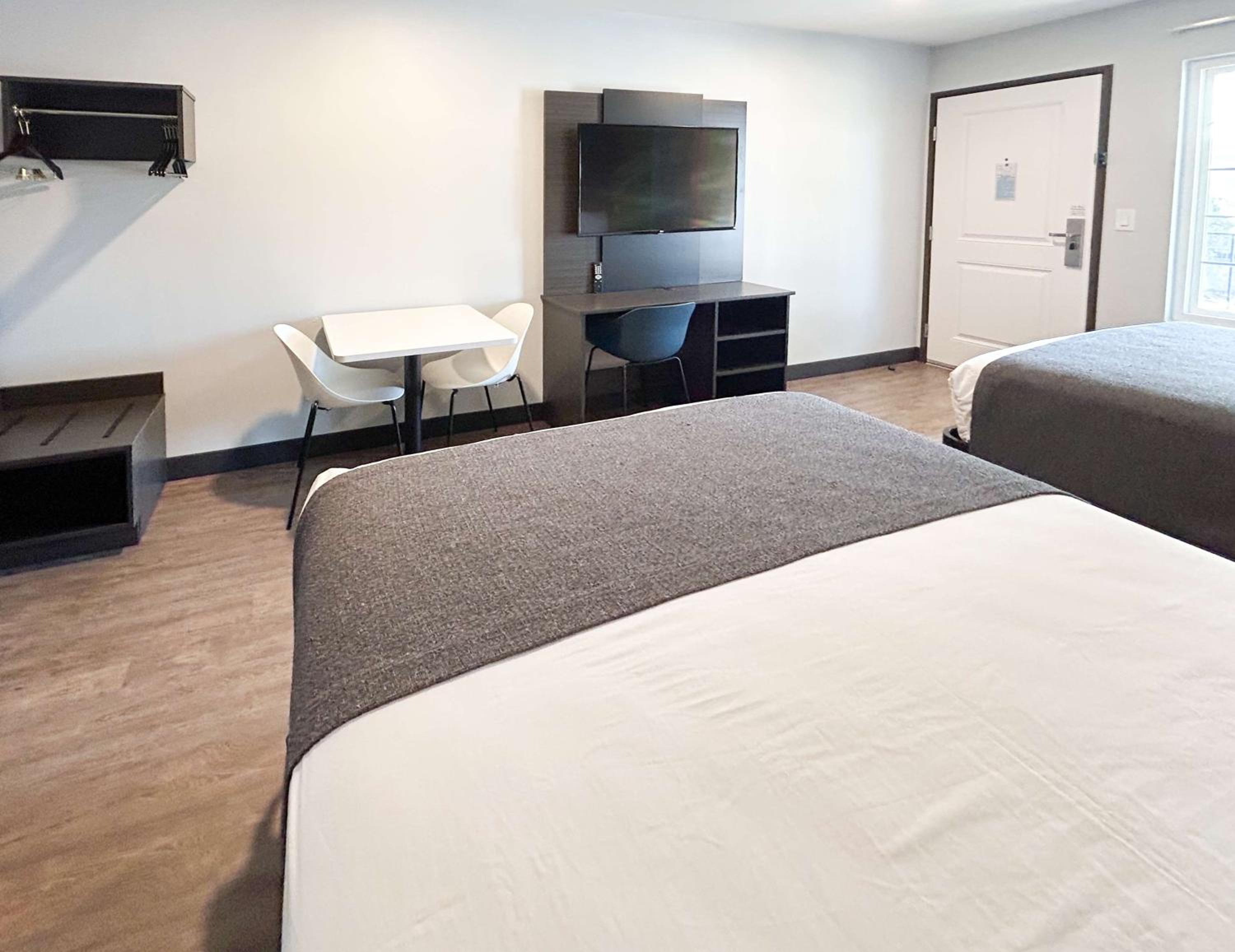 Queen Room with Two Queen Beds - Disability Access - Roll In Shower - Photo 4