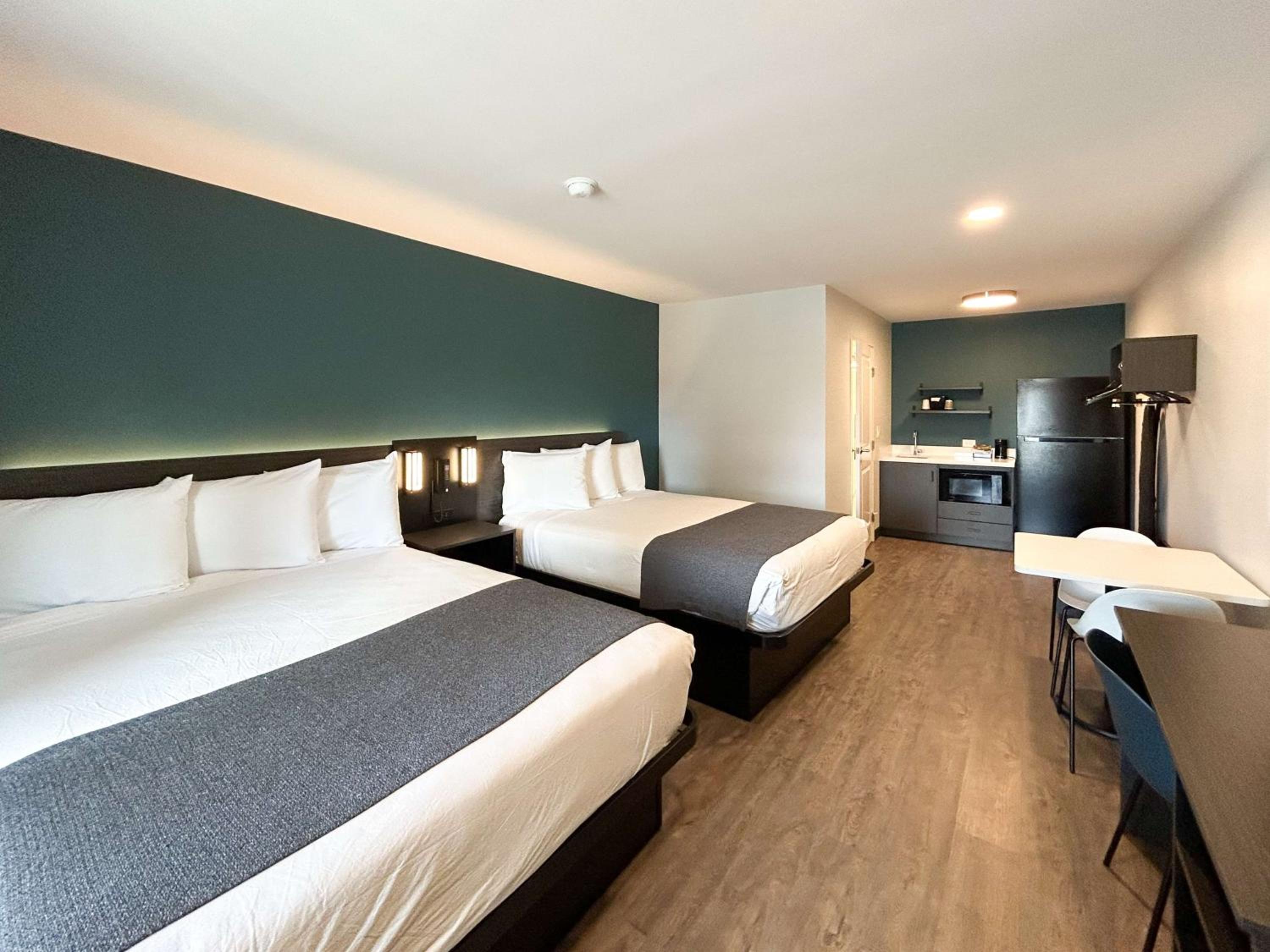 Queen Room with Two Queen Beds - Disability Access - Roll In Shower - Photo 1
