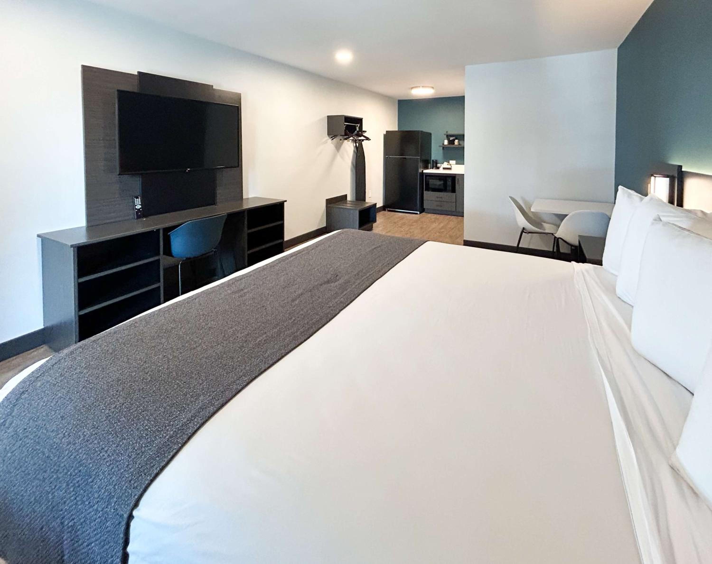King Room - Non-Smoking - Photo 1