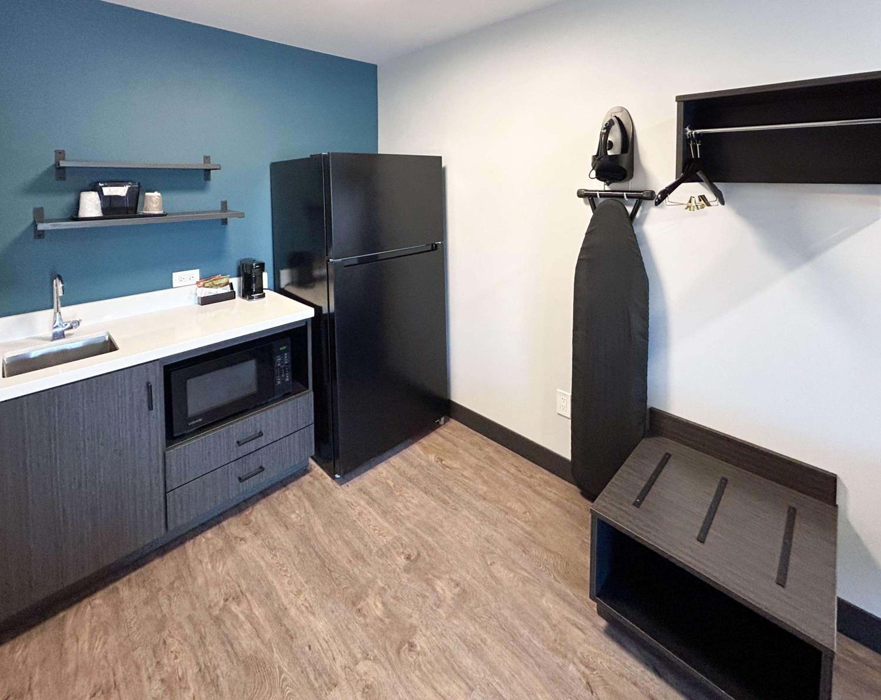 King Room - Non-Smoking - Photo 2