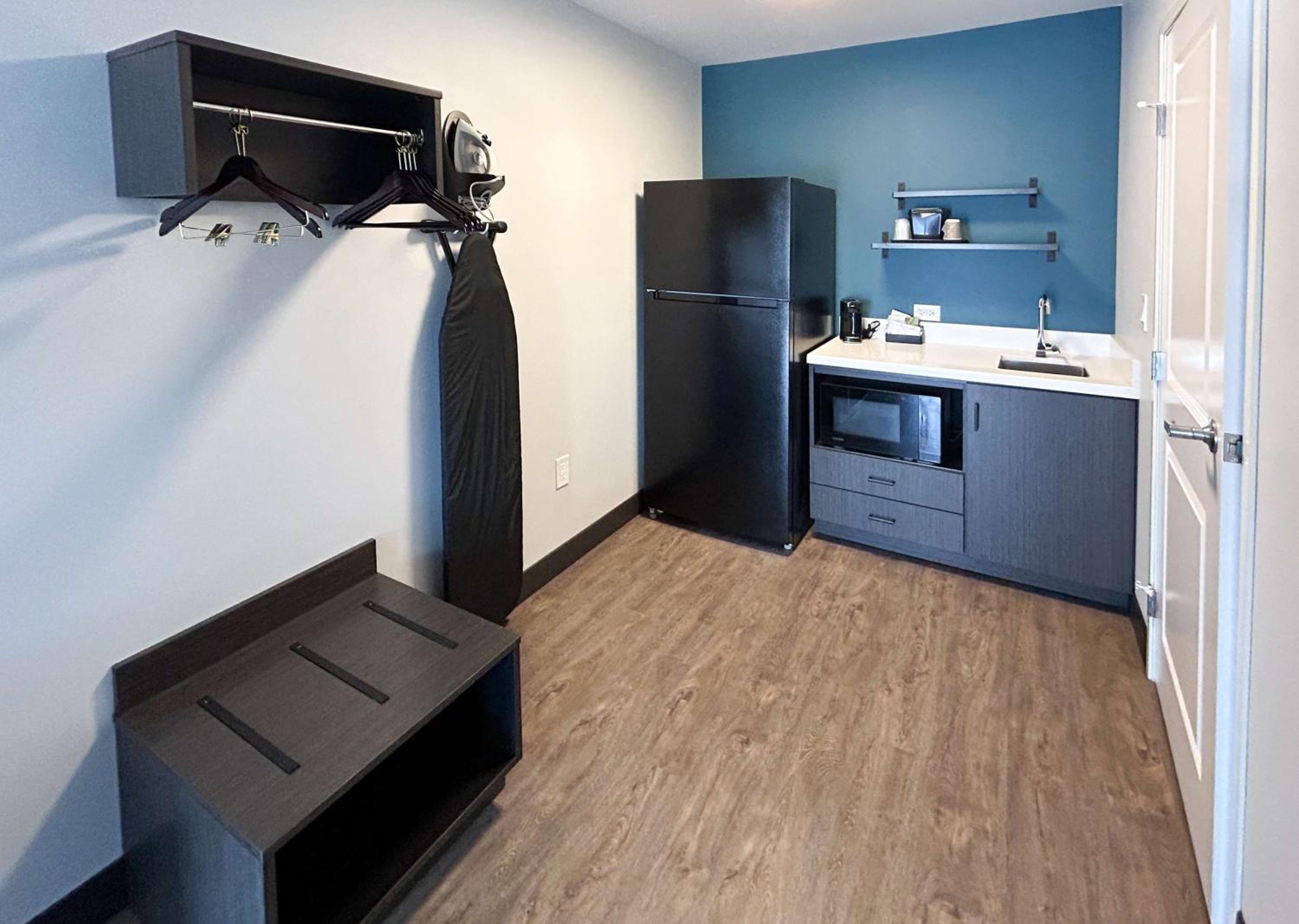 Queen Room with Two Queen Beds - Disability Access - Roll In Shower - Photo 3