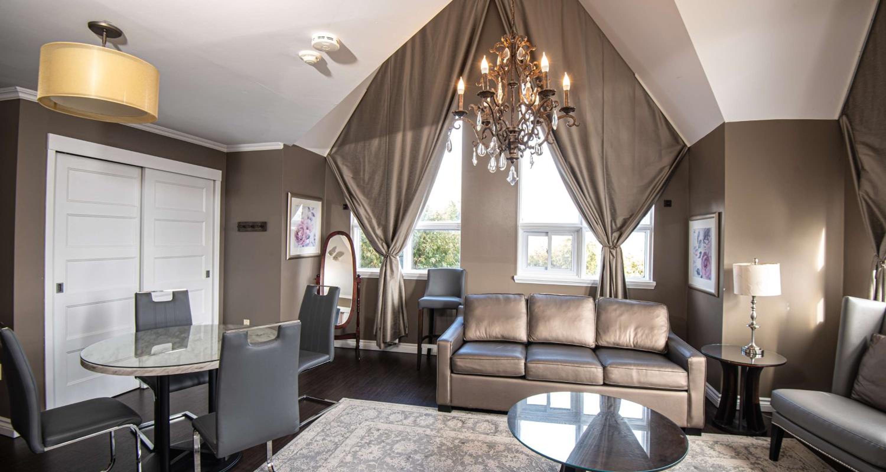 King Suite with Sofa Bed and Jacuzzi - Country View/Non-Smoking