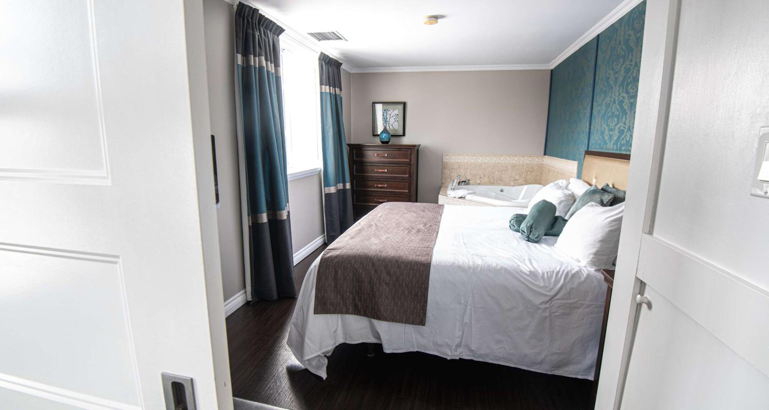 King Suite with Sofa Bed and Jacuzzi - Country View/Non-Smoking