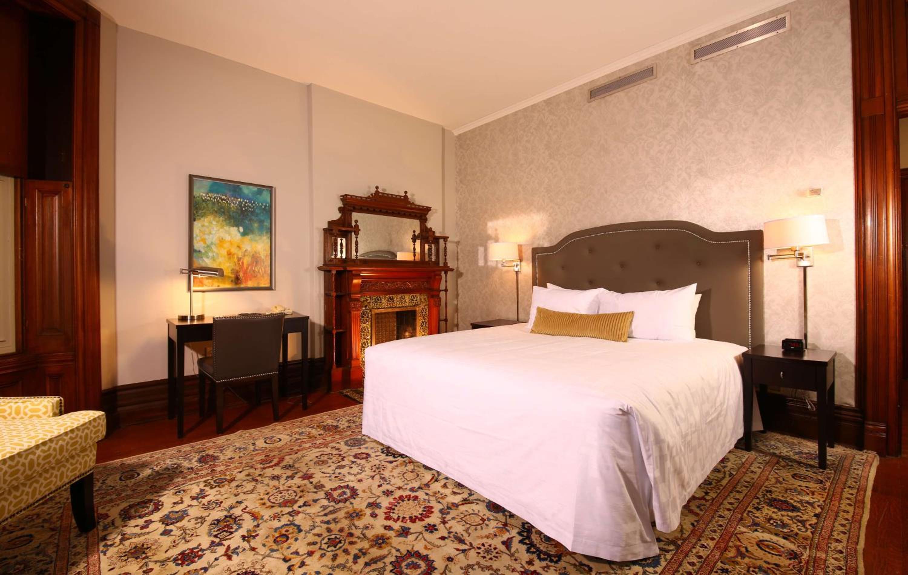 Large King Room - Non-Smoking - Photo 1