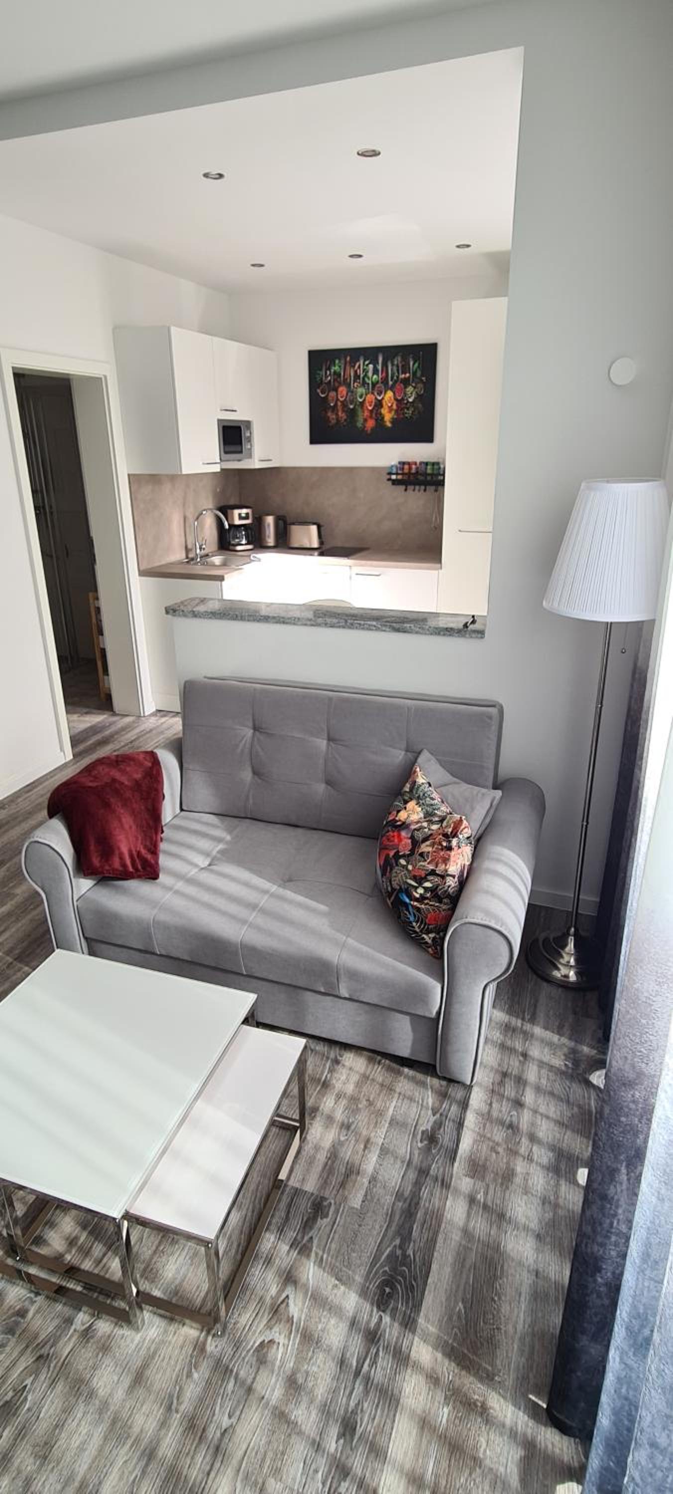 One-Bedroom Apartment photo 1