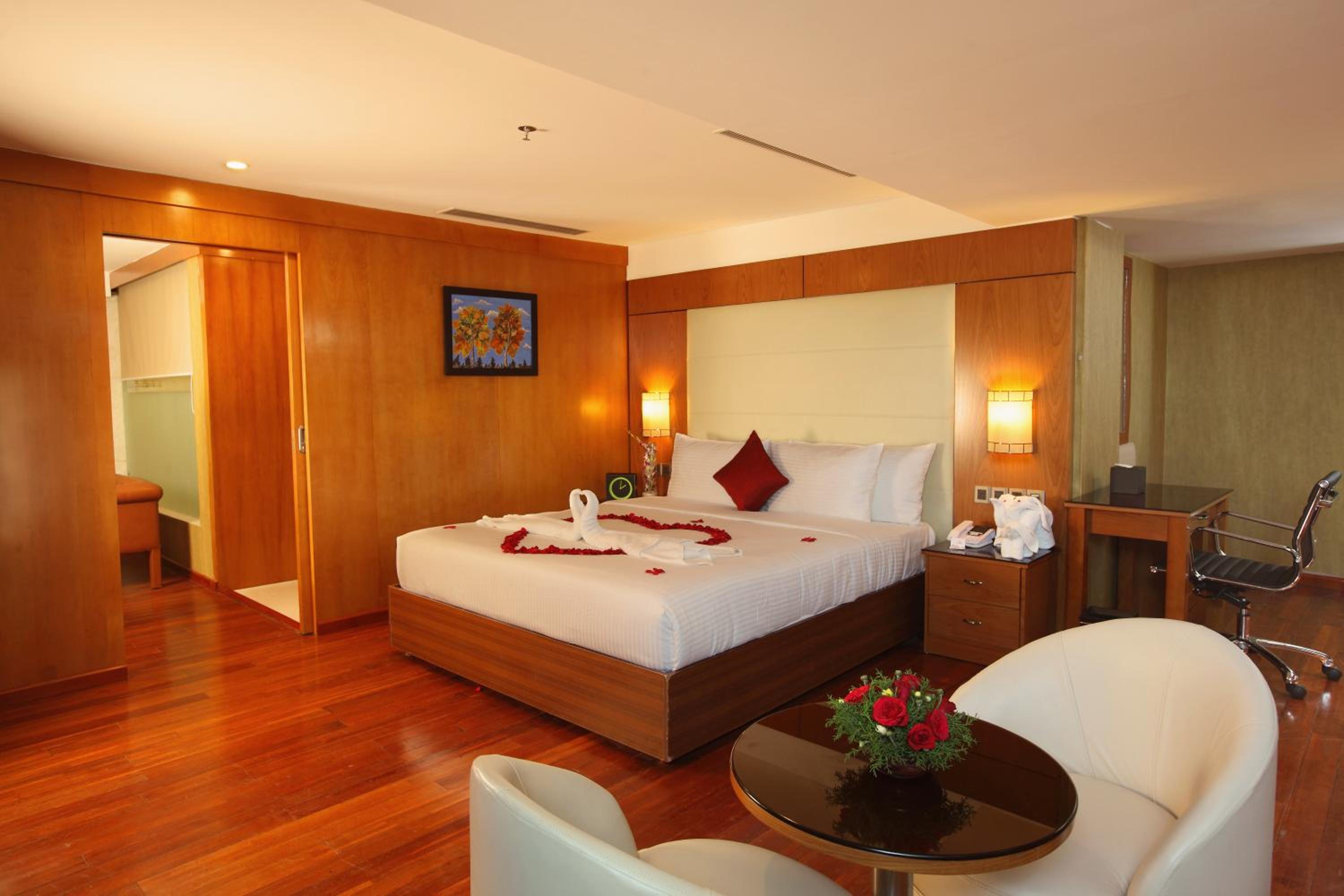 Suite - Photo 1