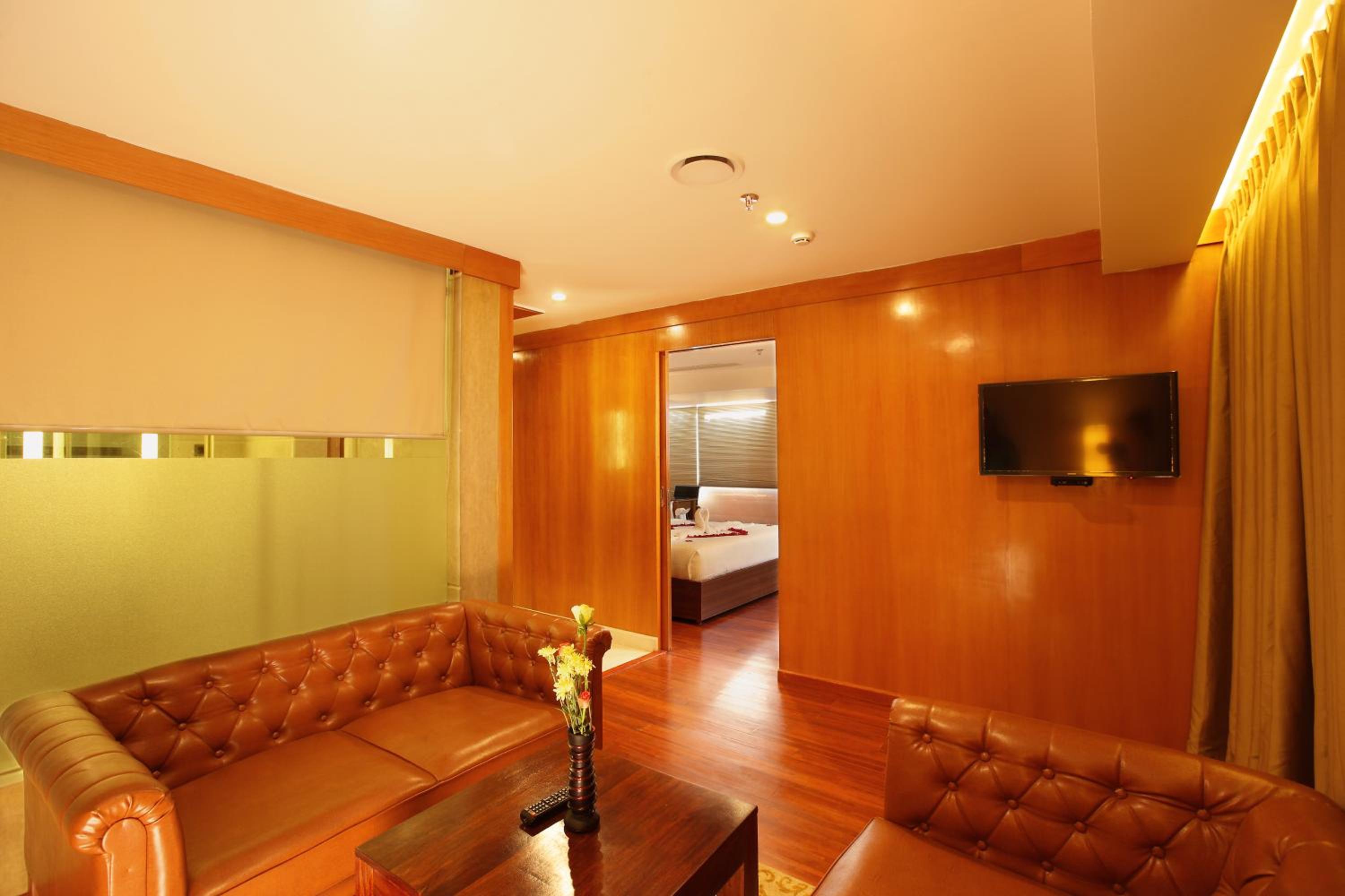 Suite - Photo 8