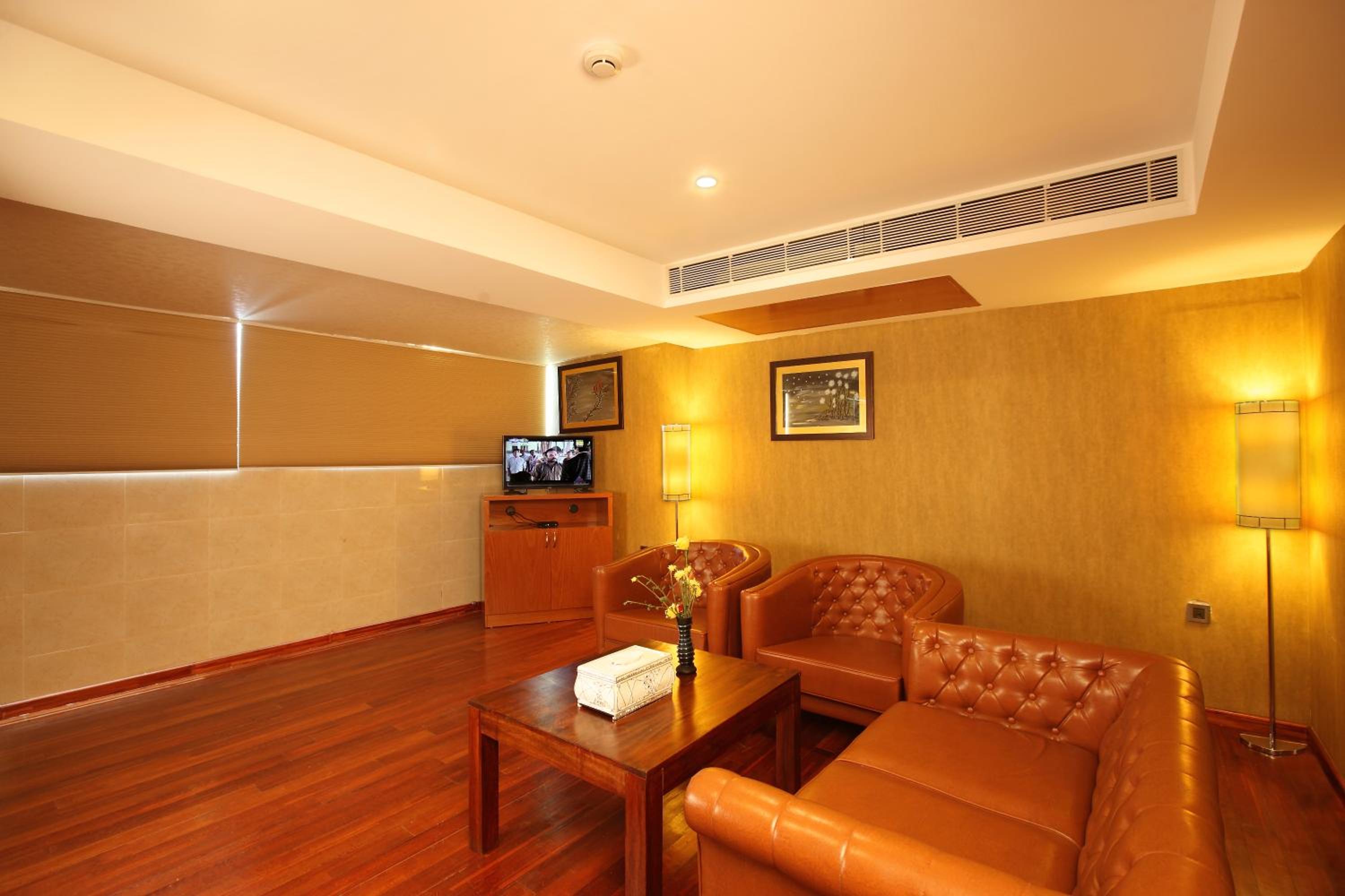 Suite - Photo 3